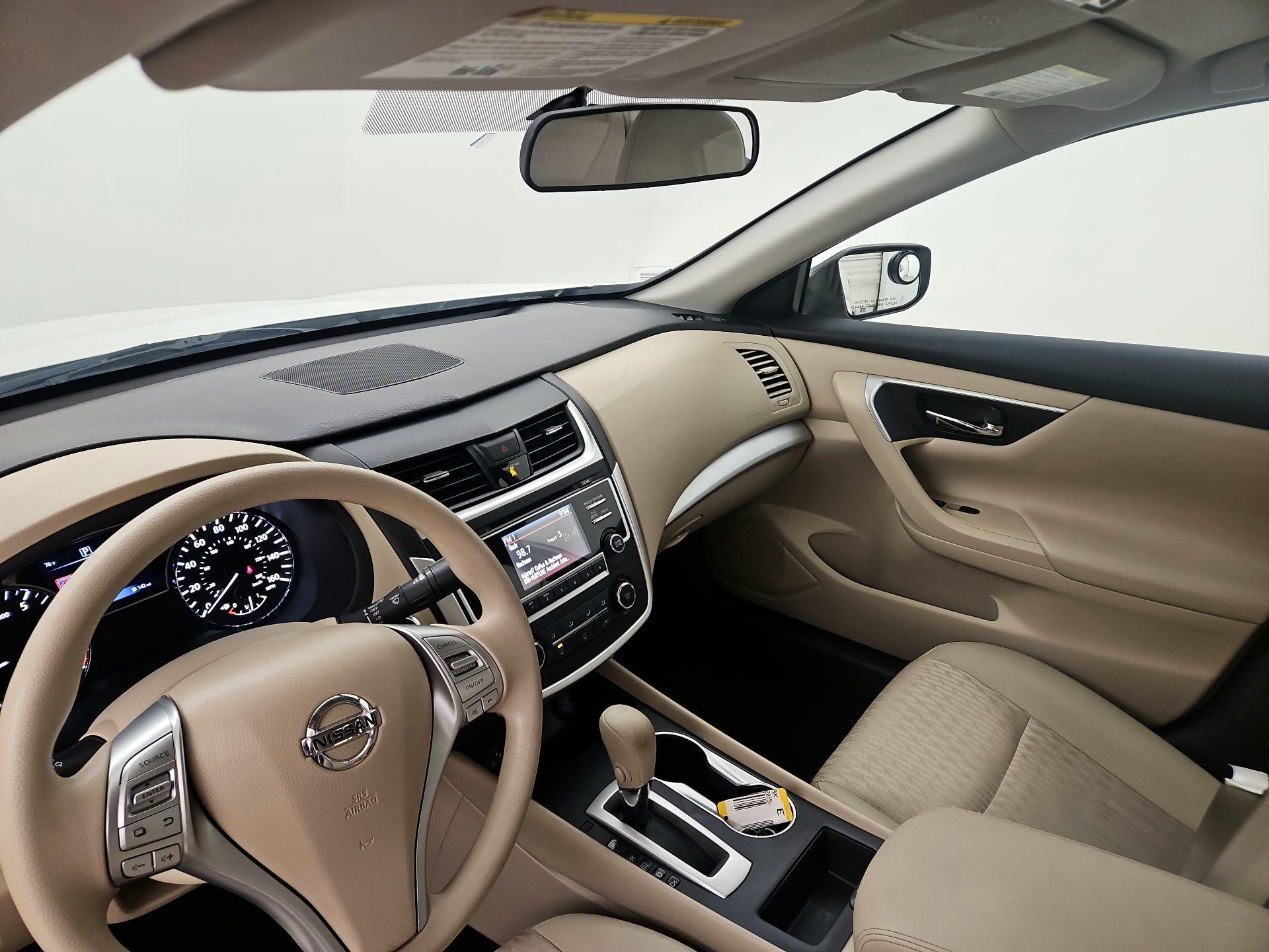 Thumbnail: 2017 Nissan Altima - 9