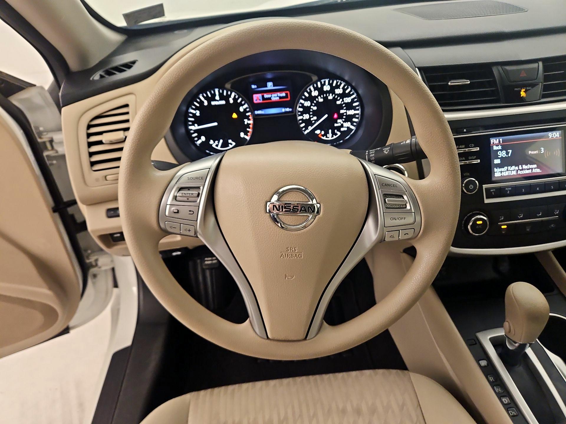 Thumbnail: 2017 Nissan Altima - 10