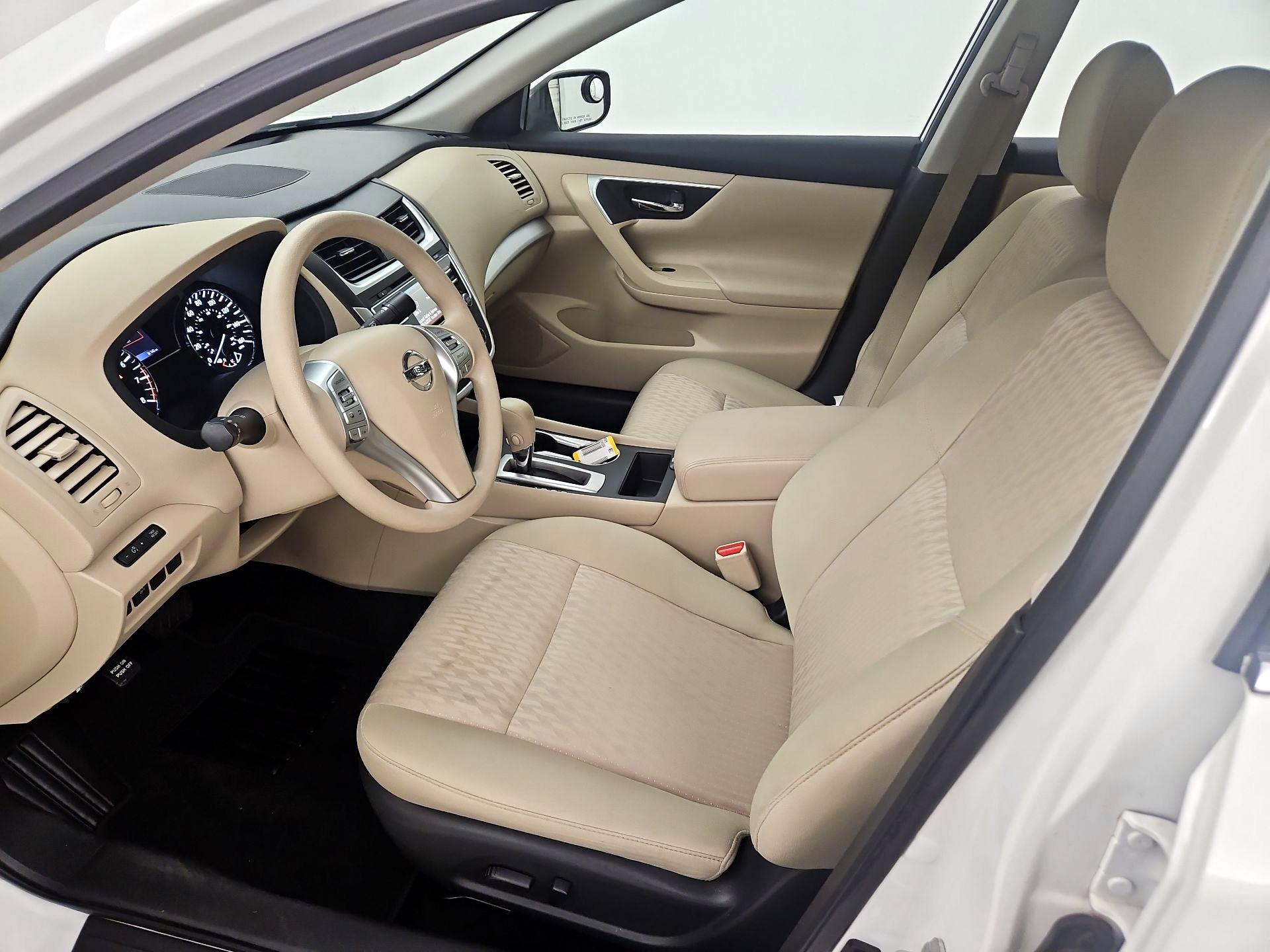 Thumbnail: 2017 Nissan Altima - 11