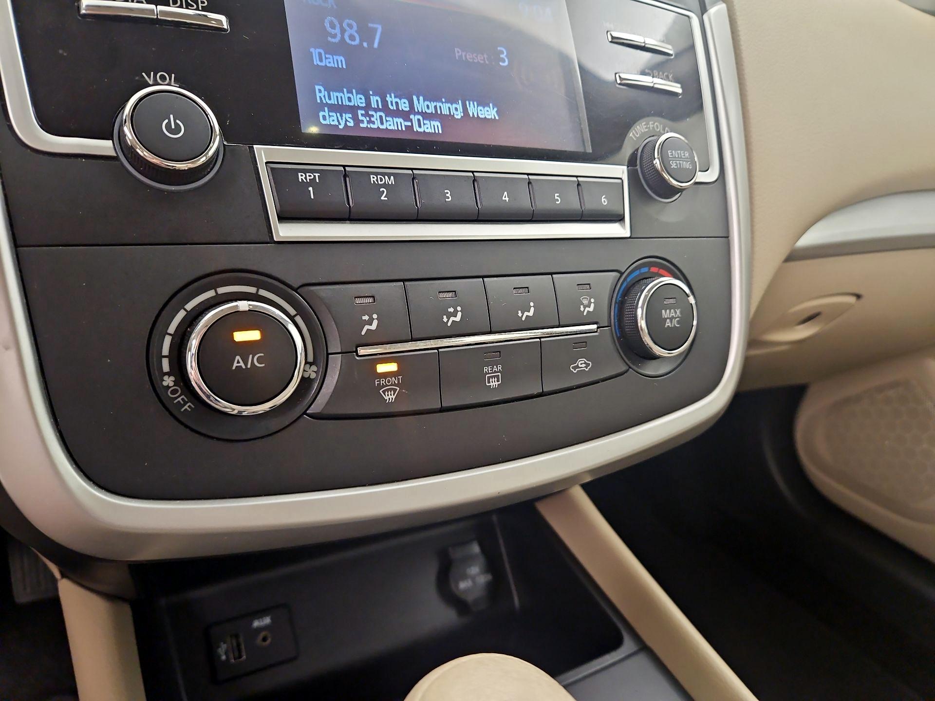 Thumbnail: 2017 Nissan Altima - 16