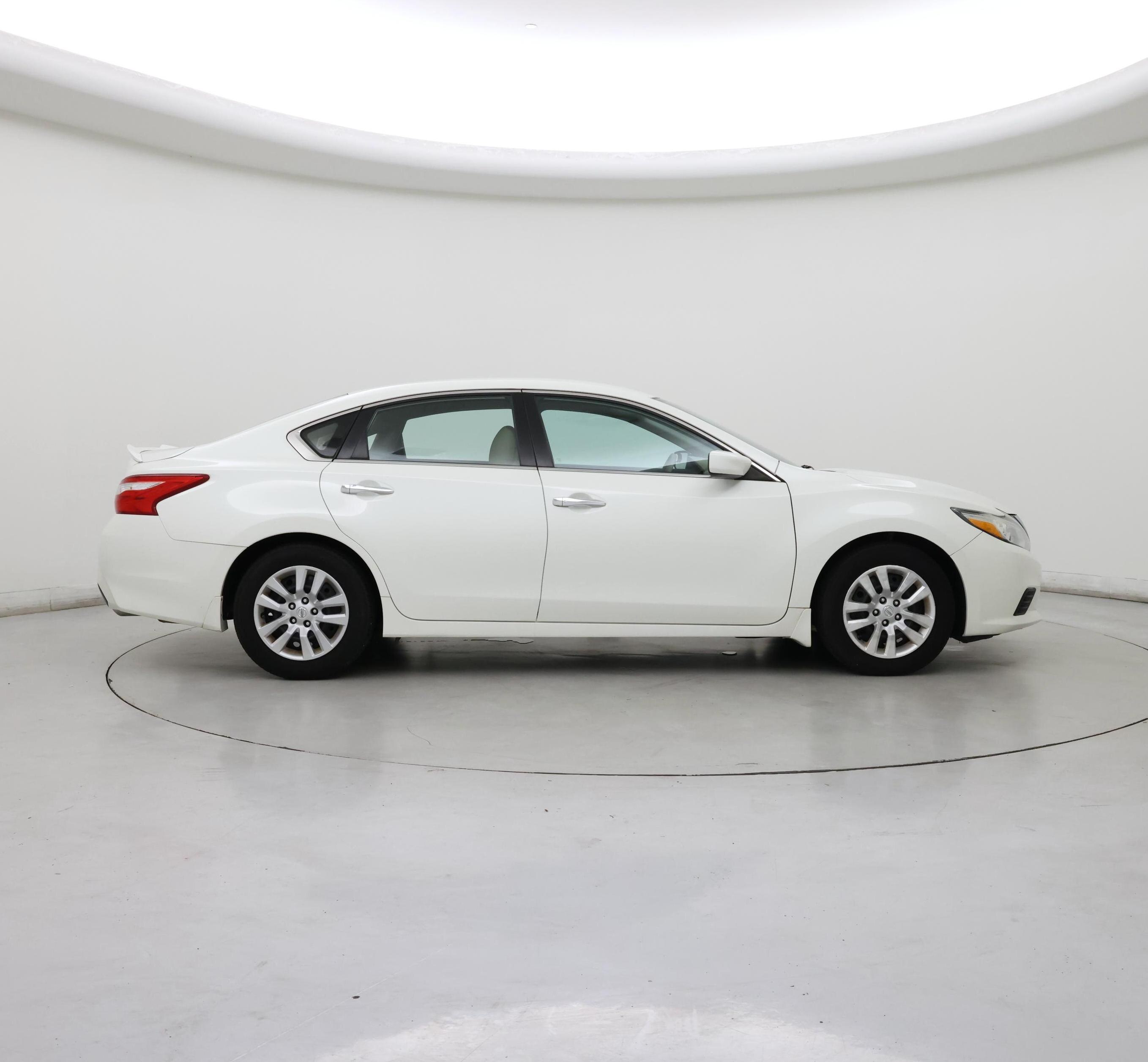 Thumbnail: 2017 Nissan Altima - 7