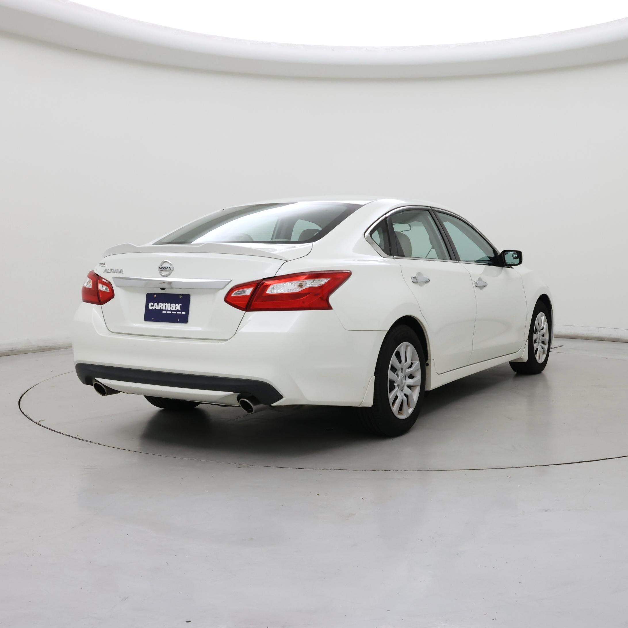 Thumbnail: 2017 Nissan Altima - 8