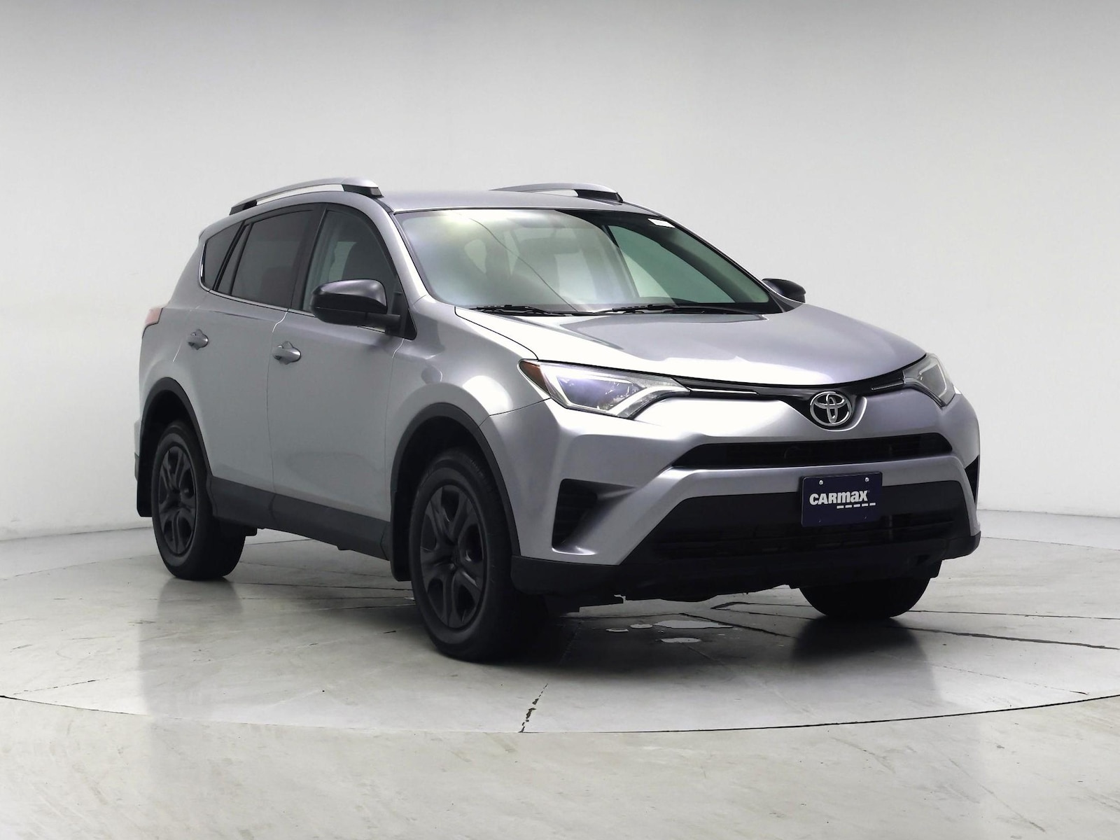 2016 Toyota RAV4 LE - Photo 2
