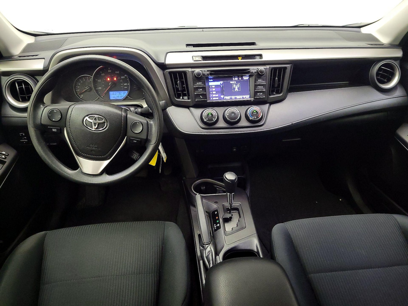 2016 Toyota RAV4 LE - Photo 10