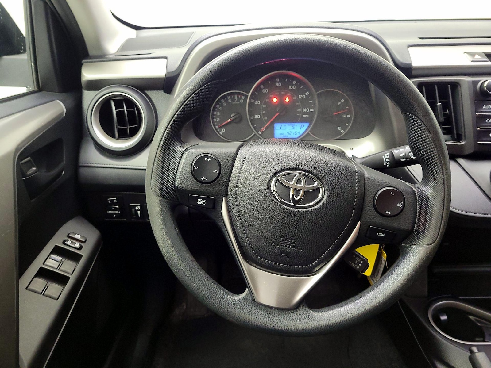 2016 Toyota RAV4 LE - Photo 11