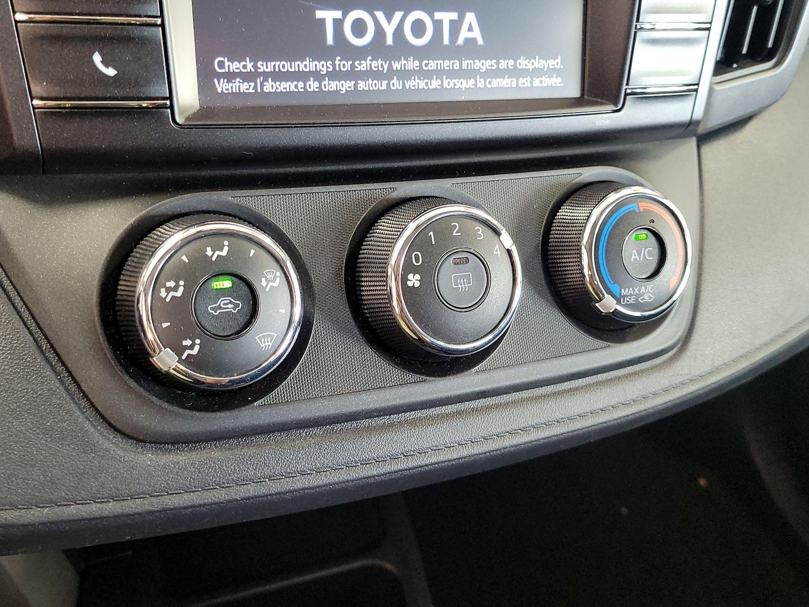 2016 Toyota RAV4 LE - Photo 17