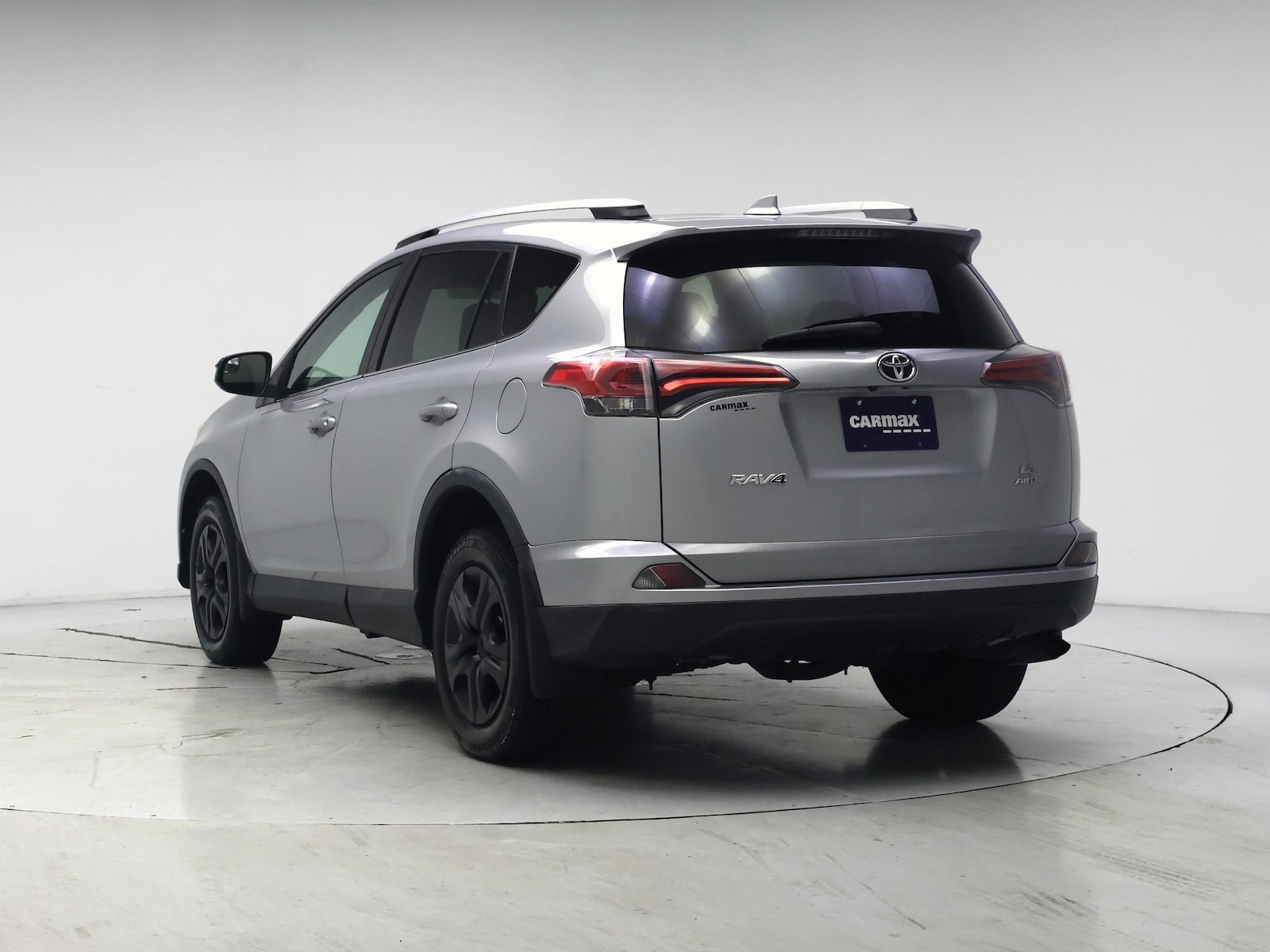 2016 Toyota RAV4 LE - Photo 3