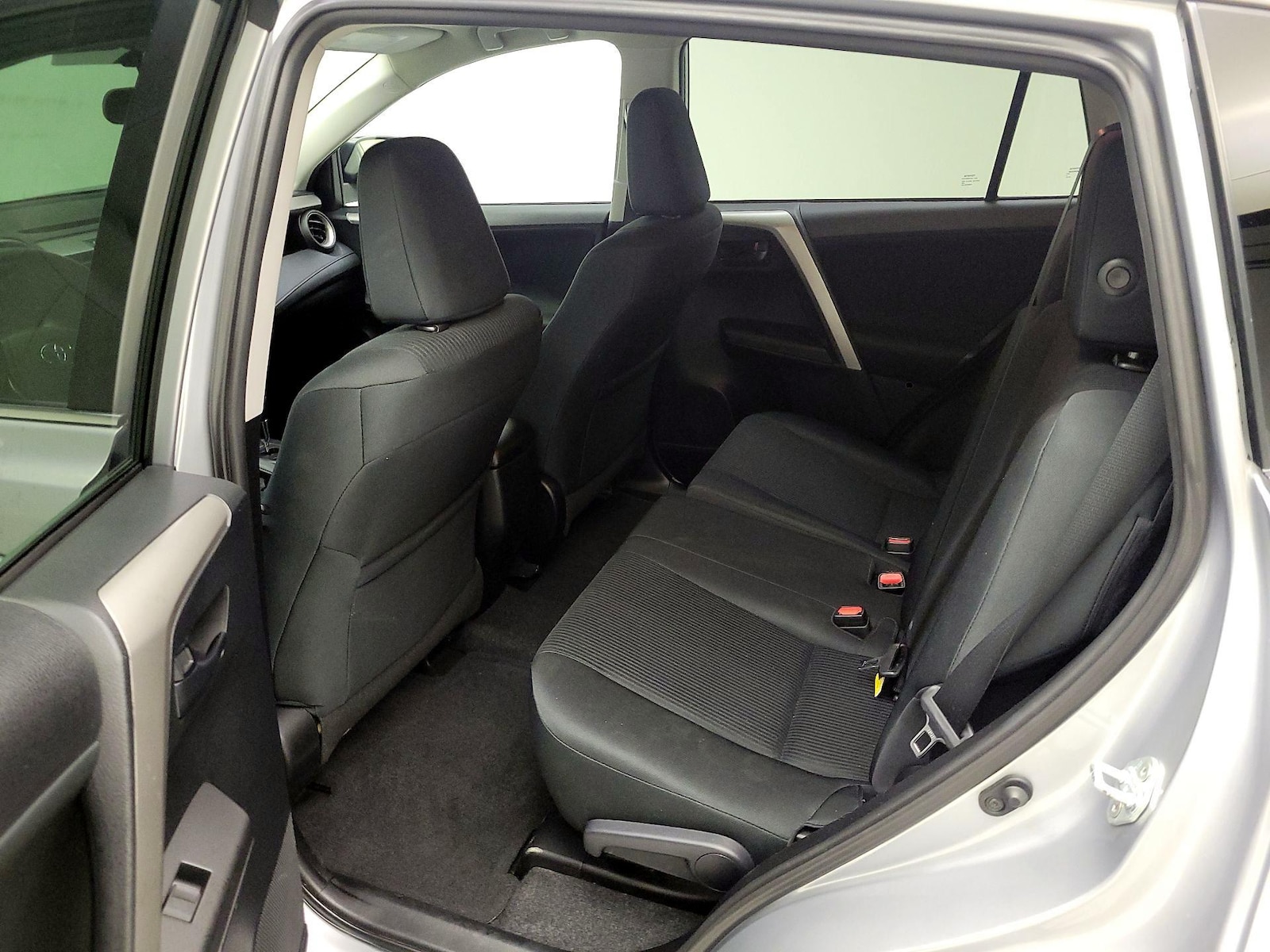 2016 Toyota RAV4 LE - Photo 20