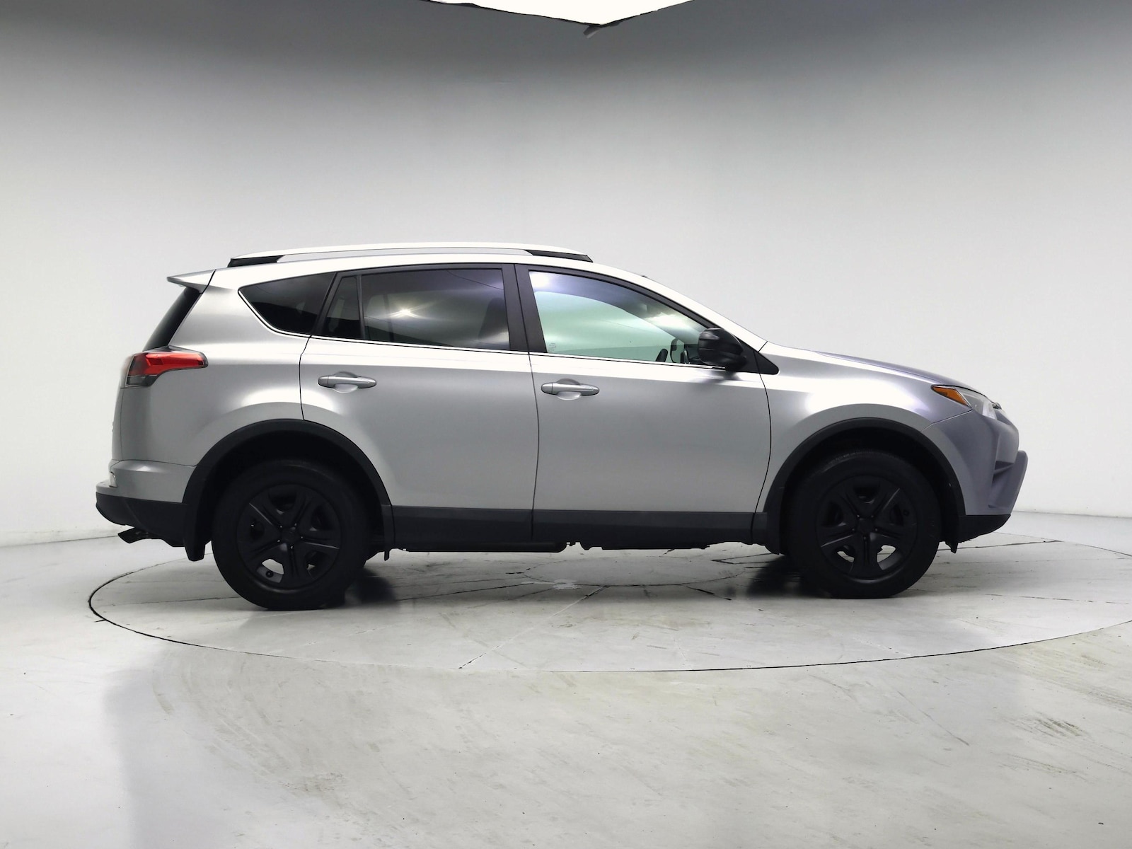 2016 Toyota RAV4 LE - Photo 8