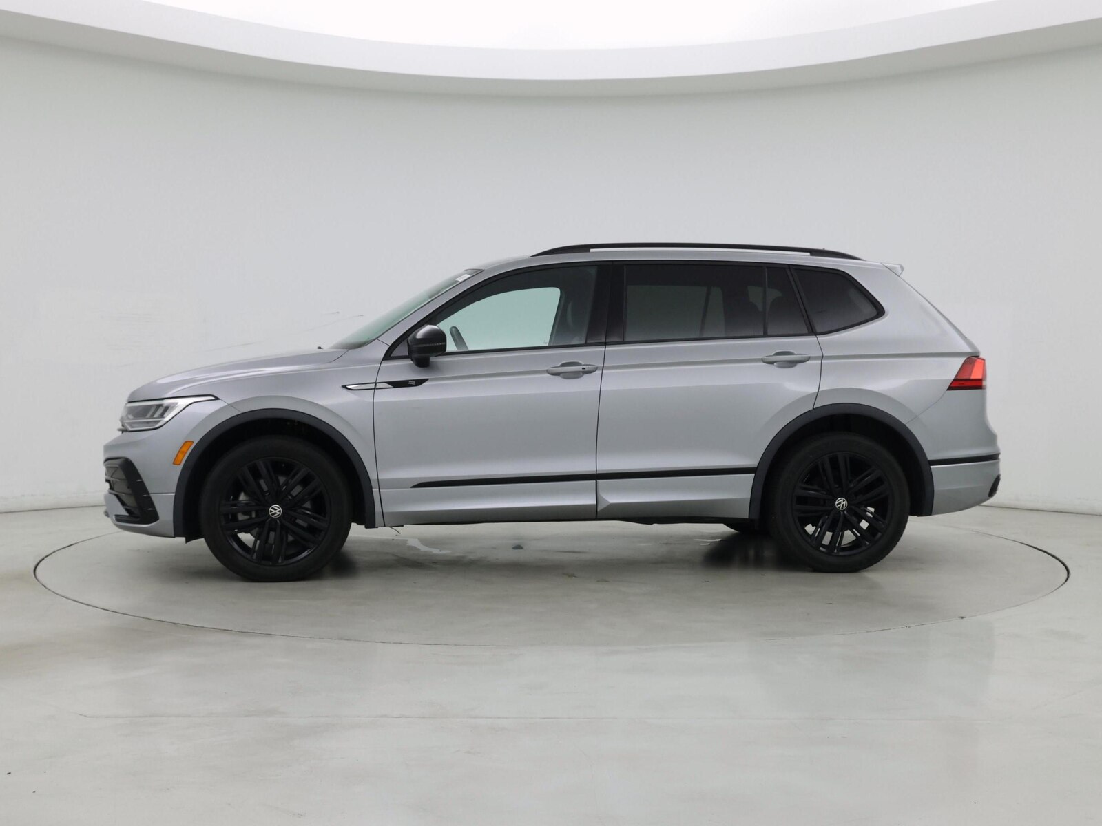 2022 Volkswagen Tiguan SE R-LINE BLACK - Photo 4