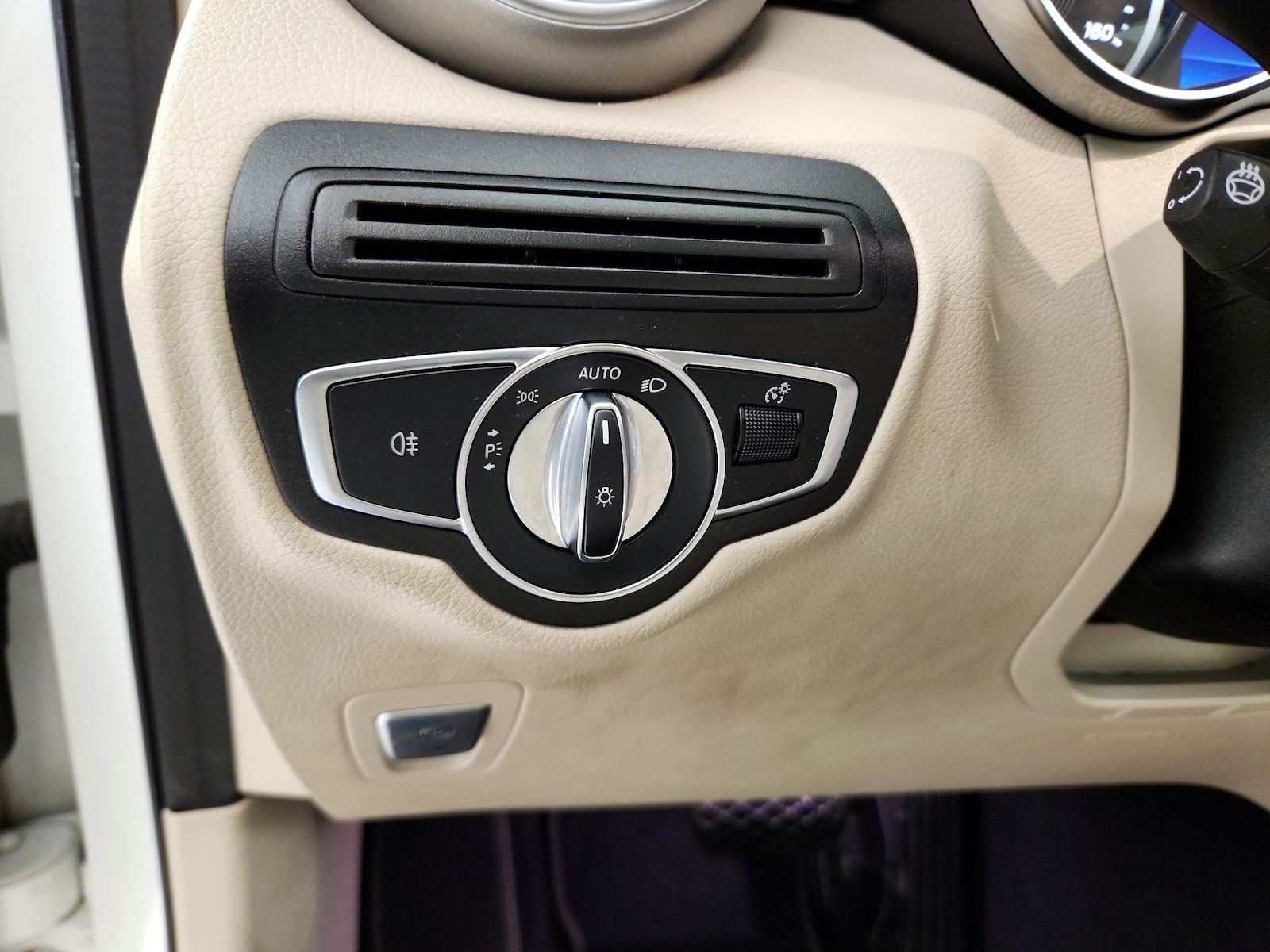 2021 Mercedes-Benz GLC GLC300 - Photo 12