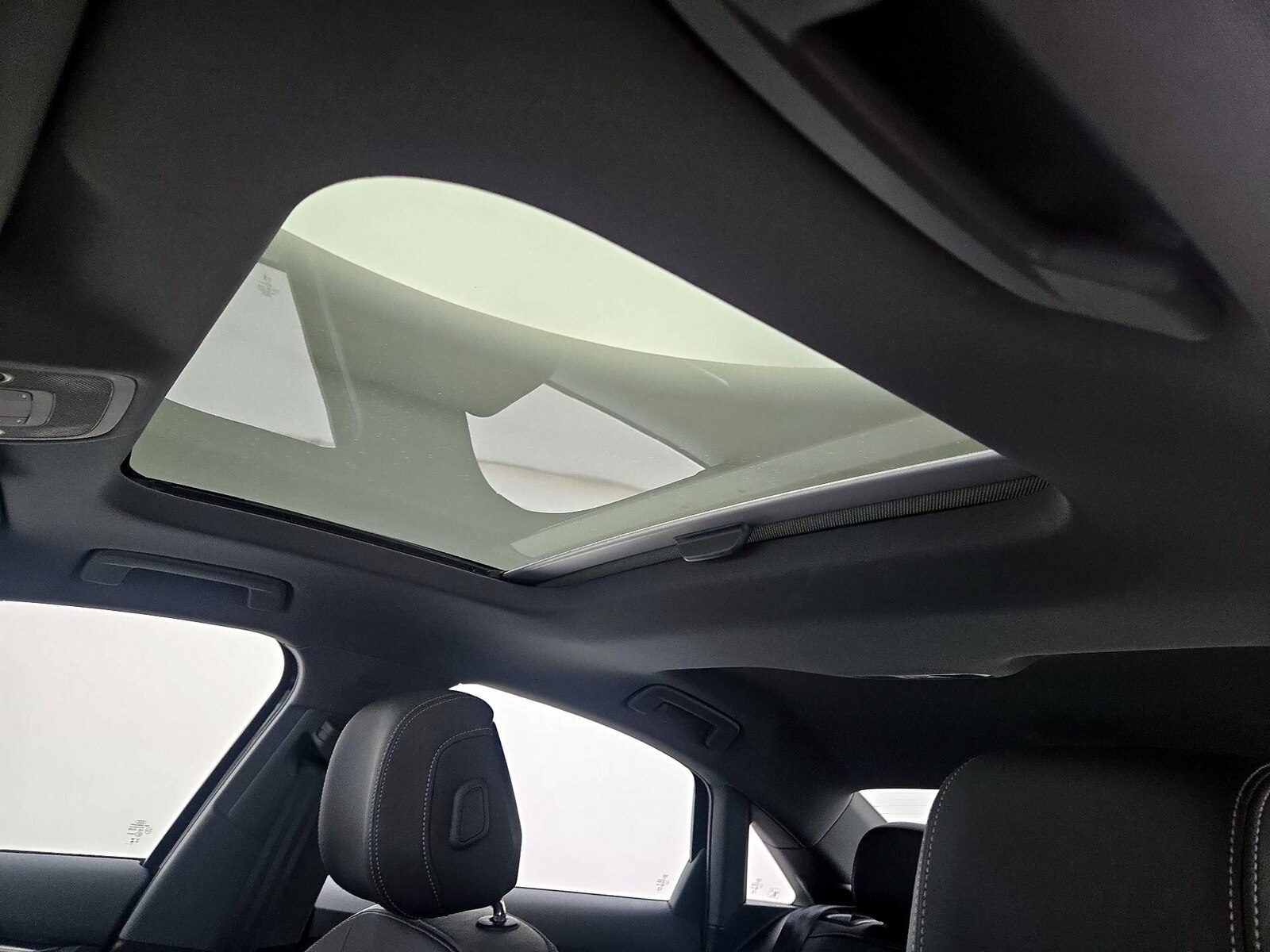 Sunroof(s) & Overhead Airbags