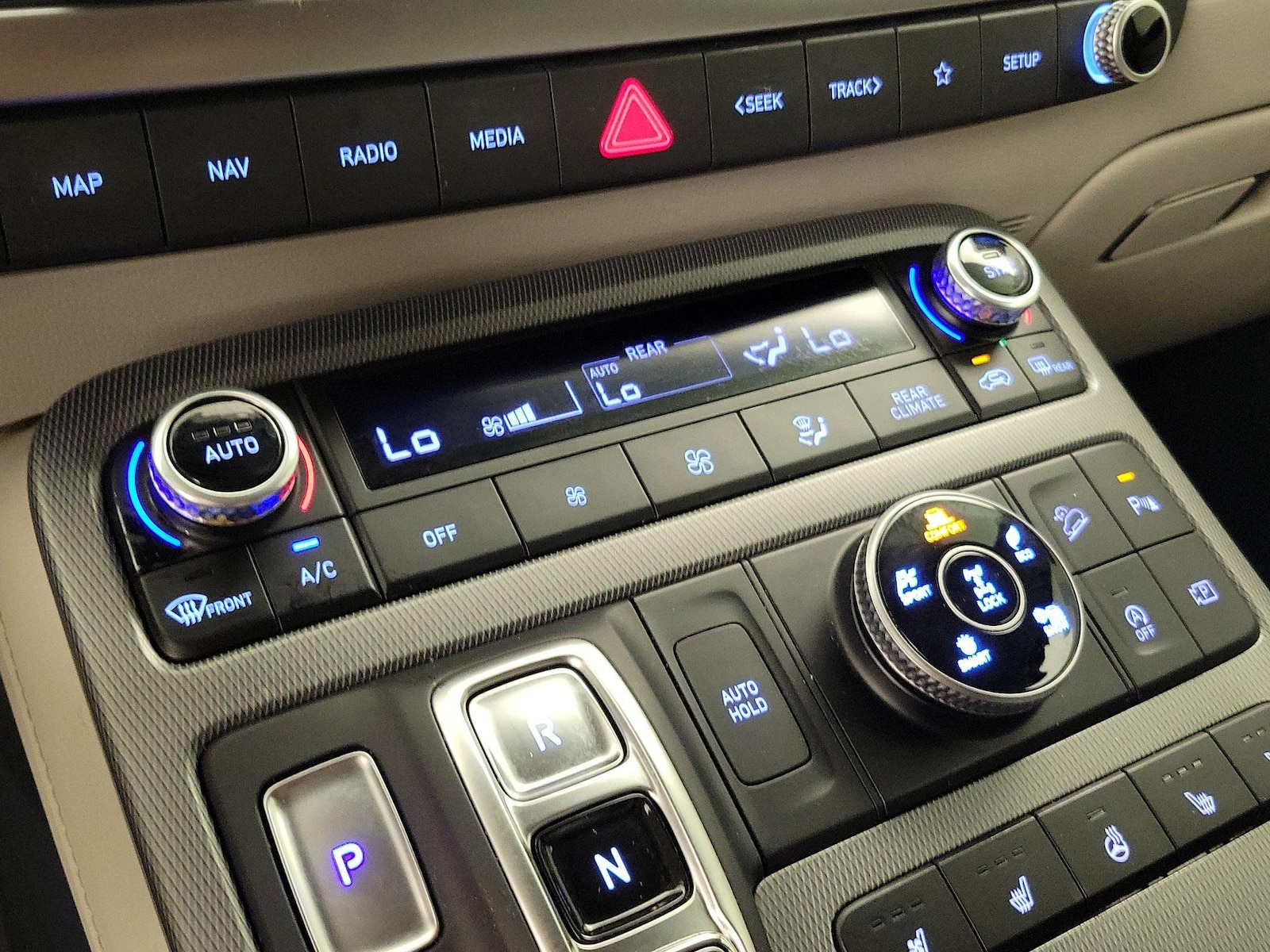 2024 Hyundai Palisade Limited - Photo 18