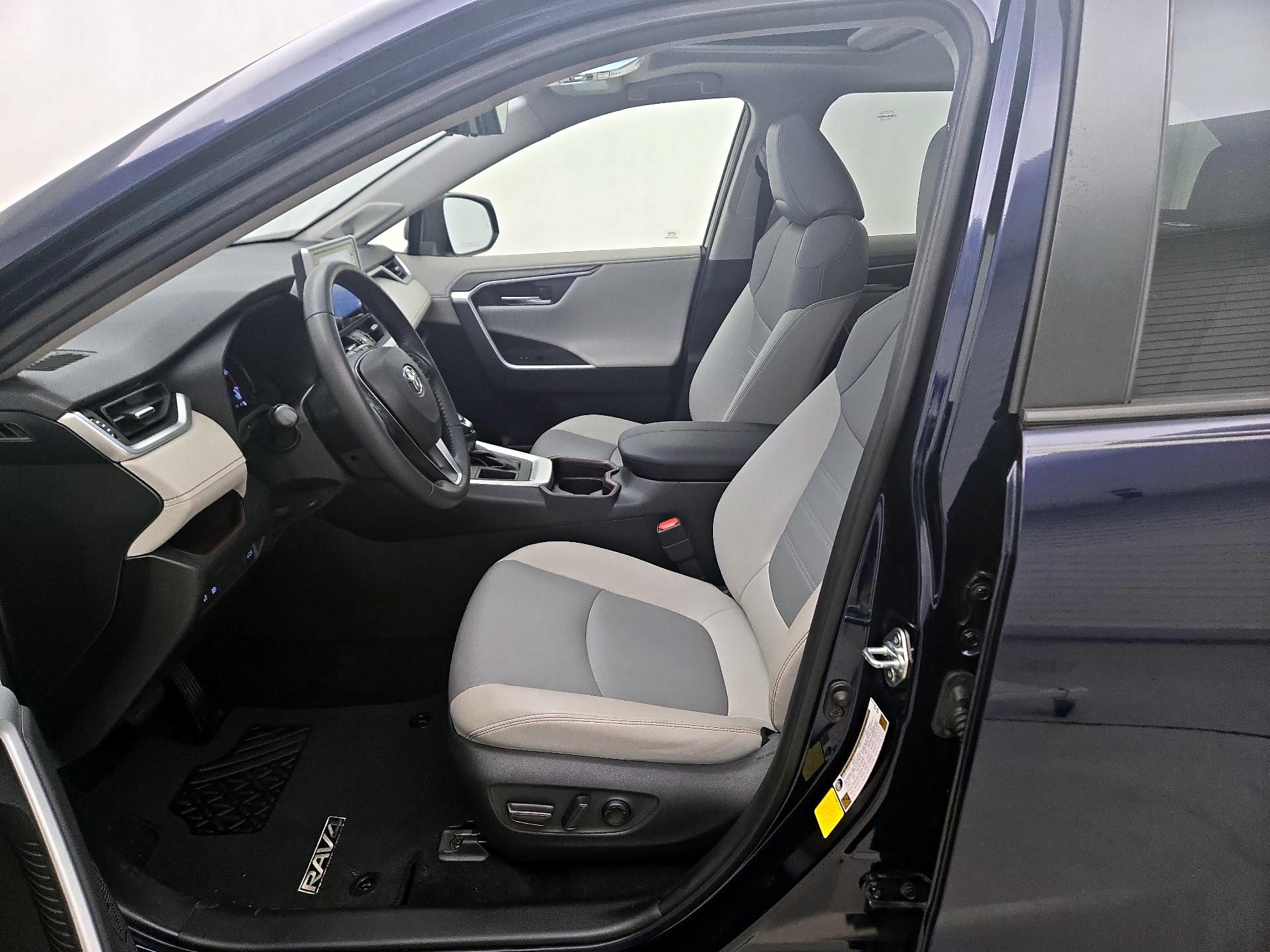 Thumbnail: 2021 Toyota RAV4 - 11