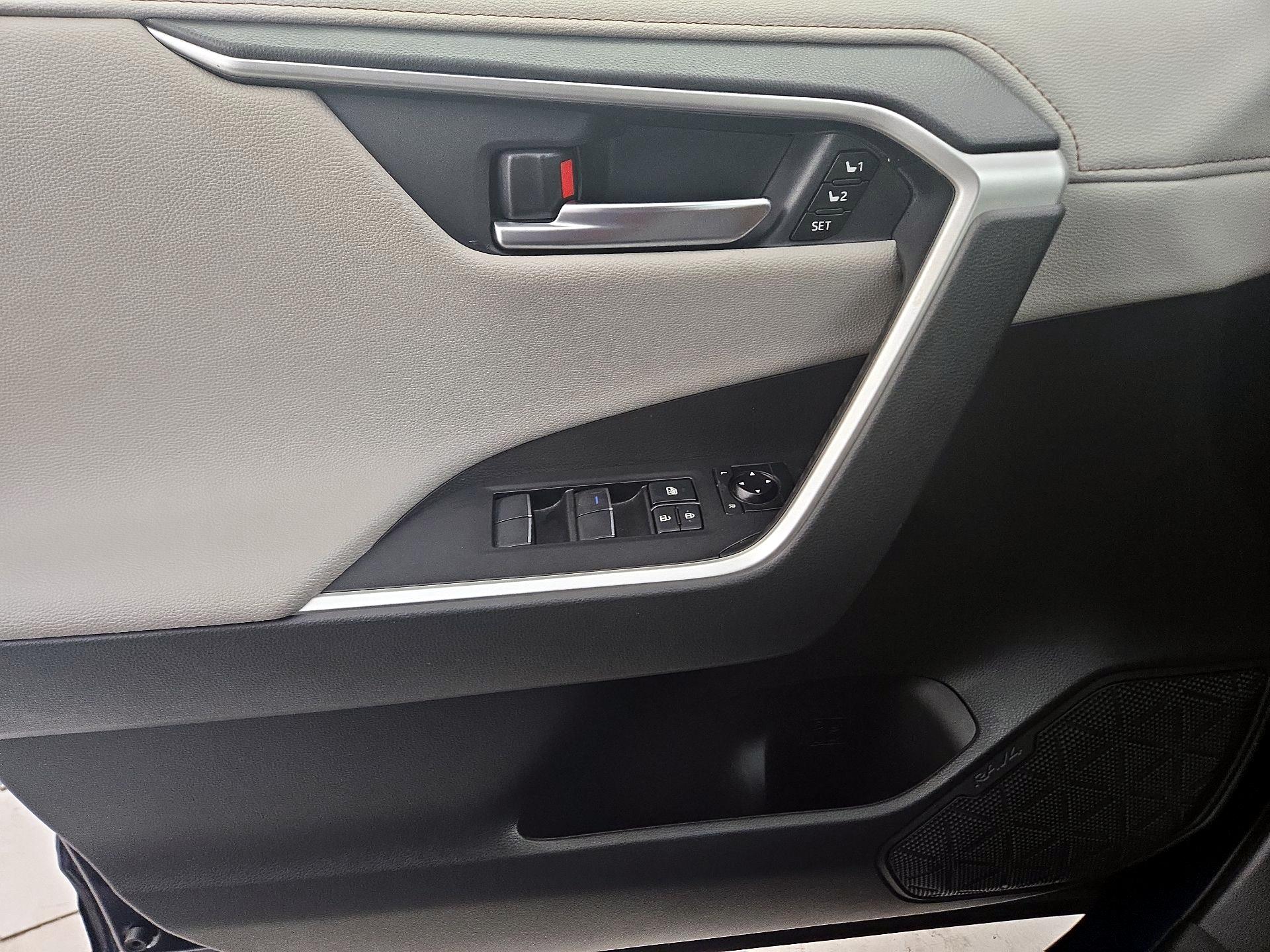Thumbnail: 2021 Toyota RAV4 - 12