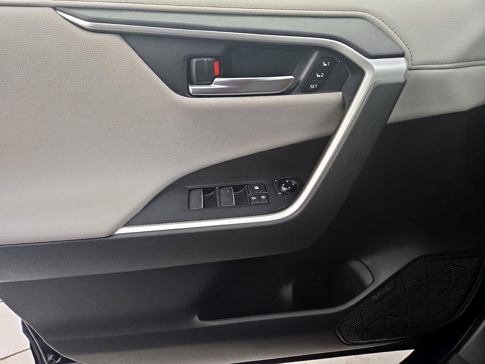 2021 Toyota RAV4 Limited - Photo 13