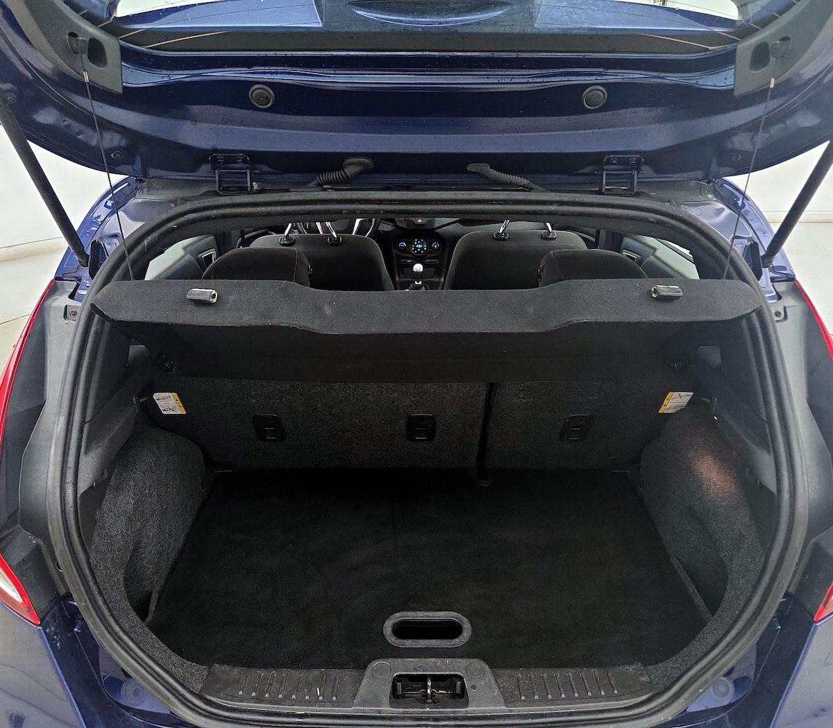 Trunk/Cargo (Seats Up)