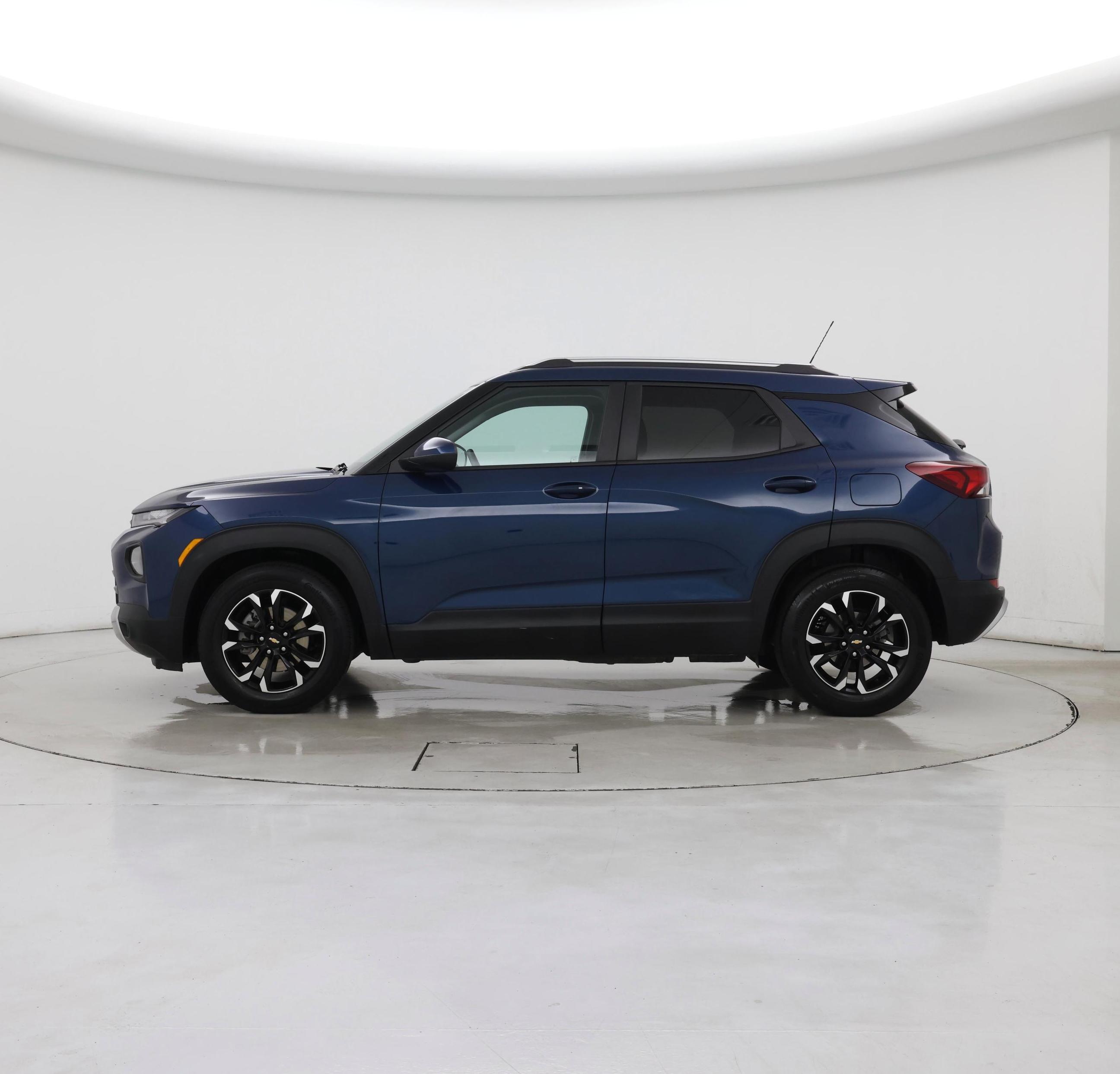 Thumbnail: 2021 Chevrolet TrailBlazer - 3