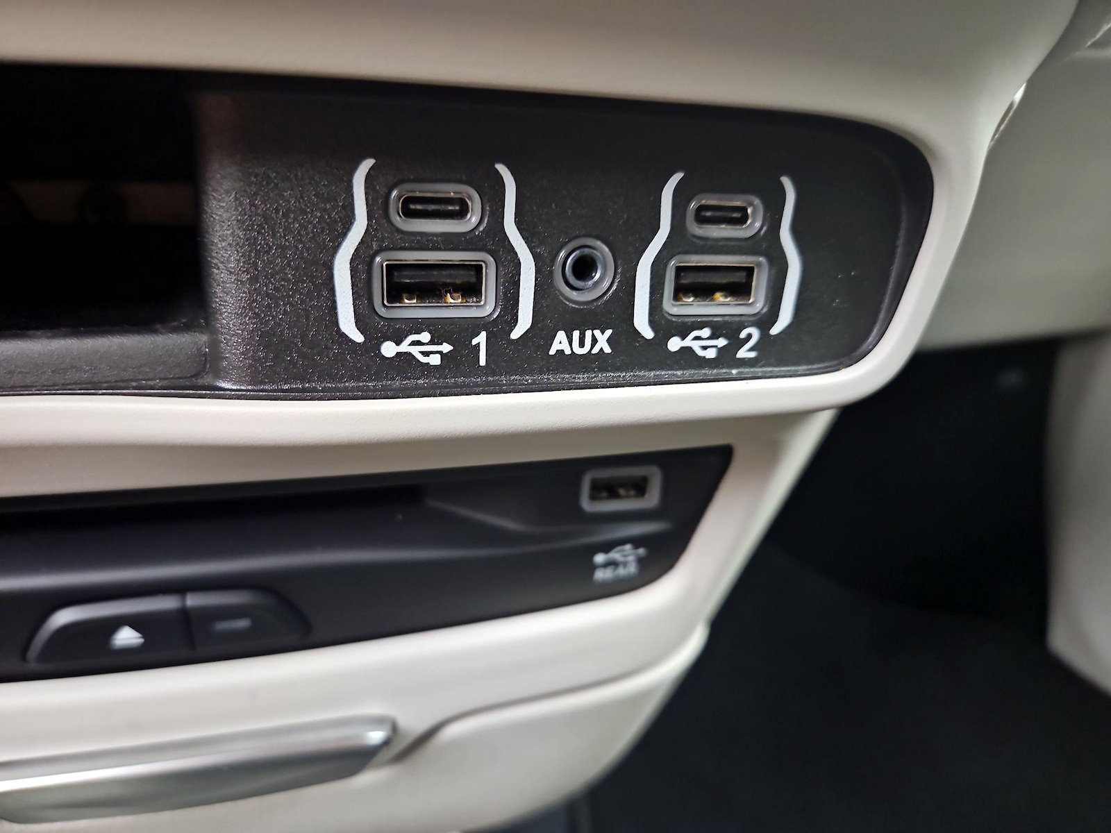 2021 Chrysler Pacifica Touring L - Photo 19