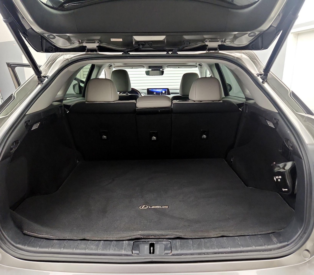 Trunk/Cargo (Seats Up)