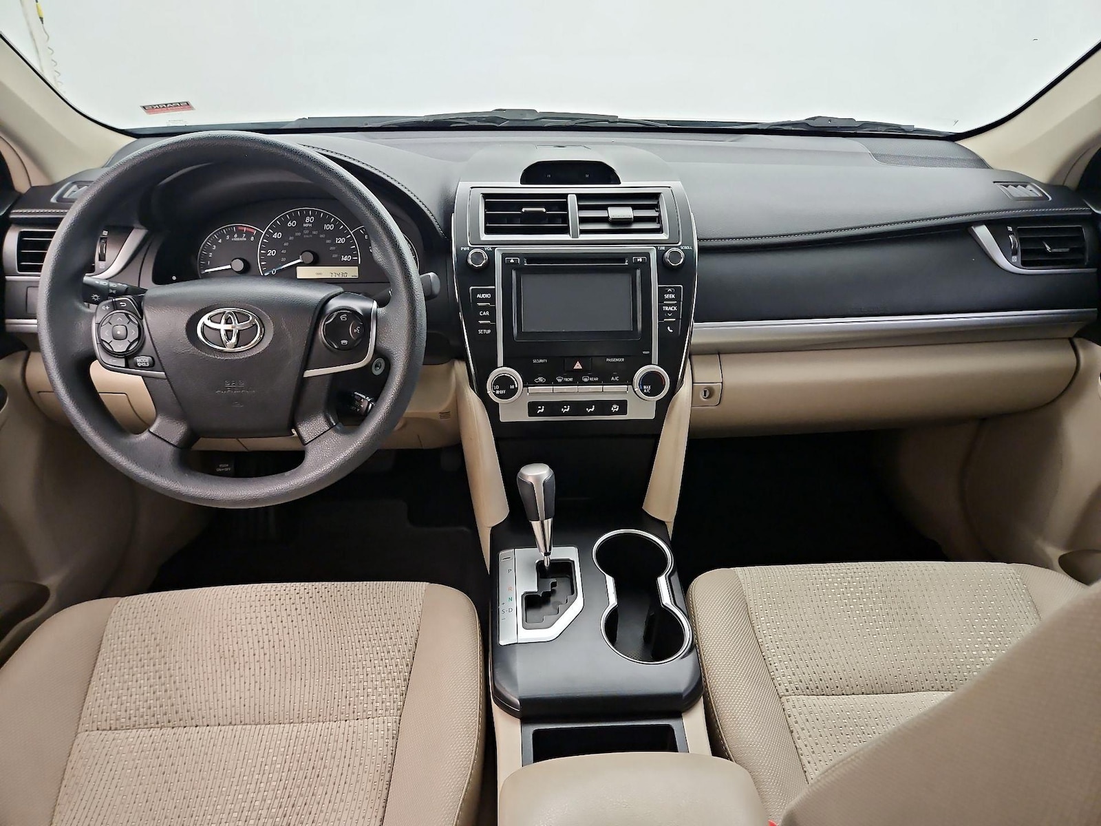 2014 Toyota Camry L - Photo 10