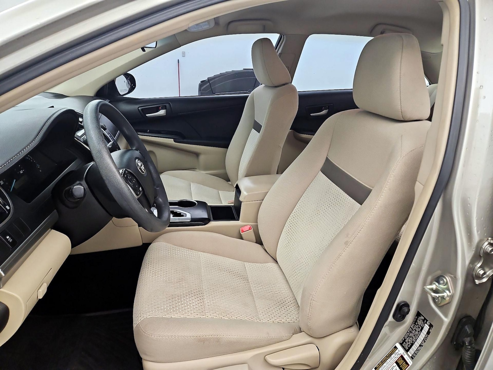 2014 Toyota Camry L - Photo 12