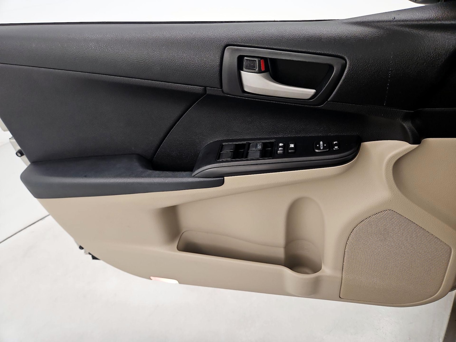 2014 Toyota Camry L - Photo 13