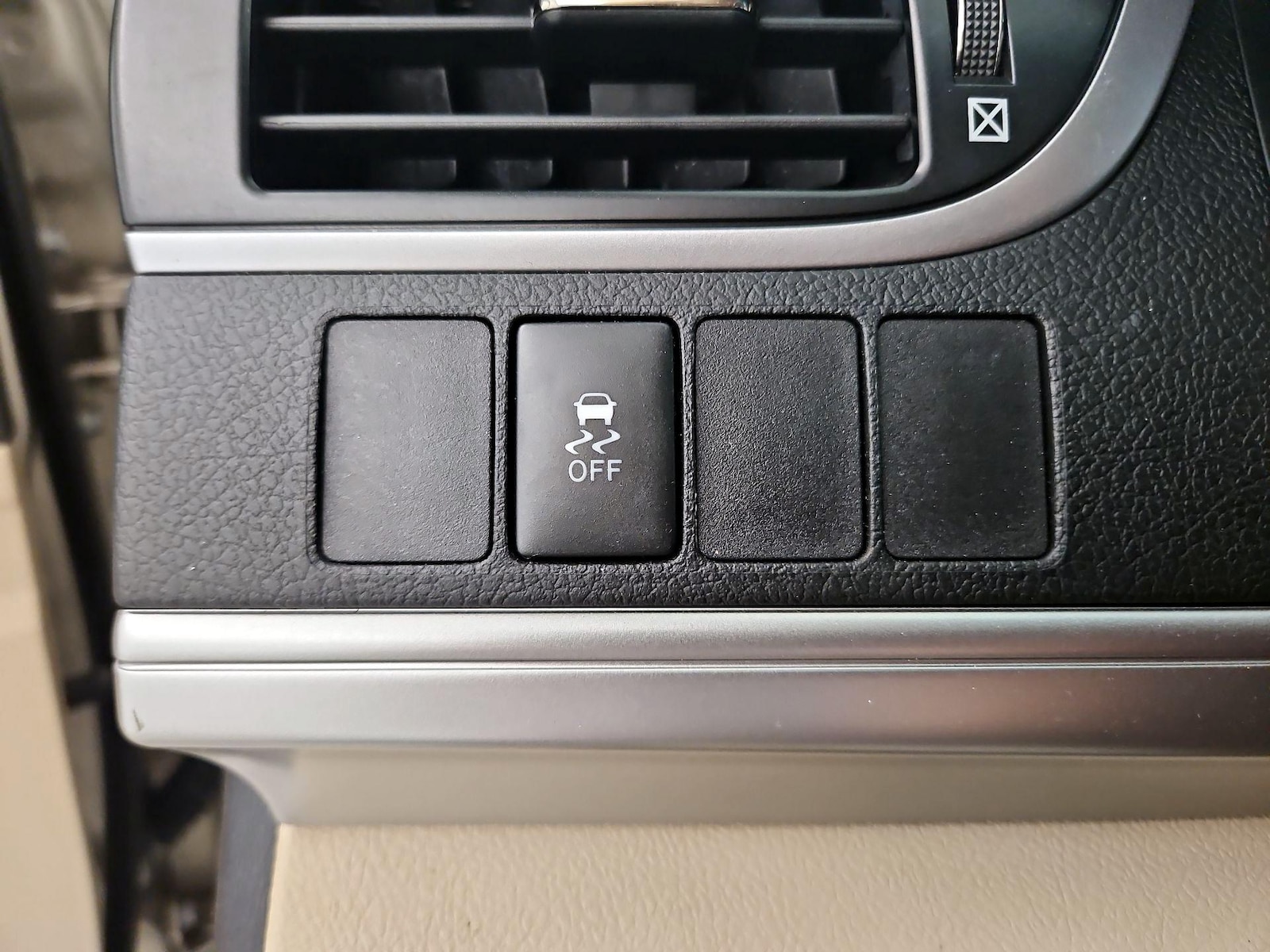 2014 Toyota Camry L - Photo 14