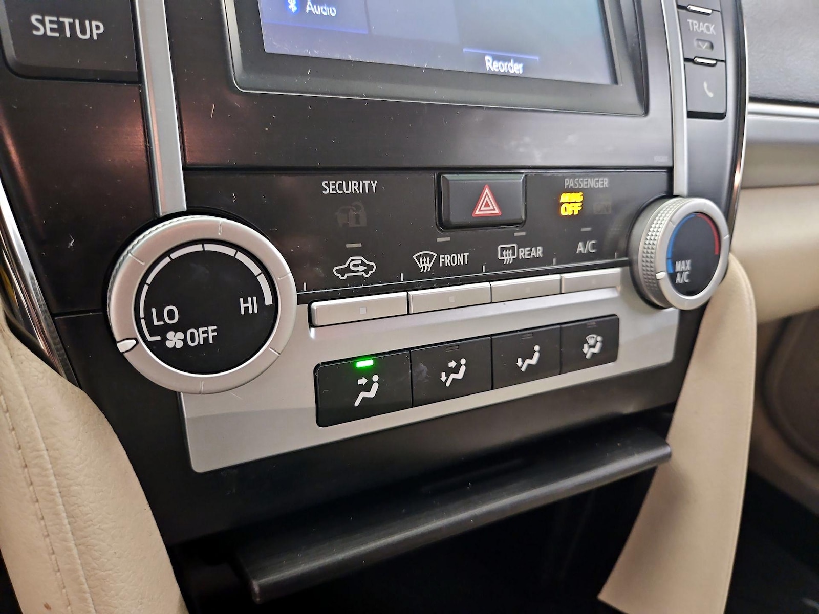 2014 Toyota Camry L - Photo 17
