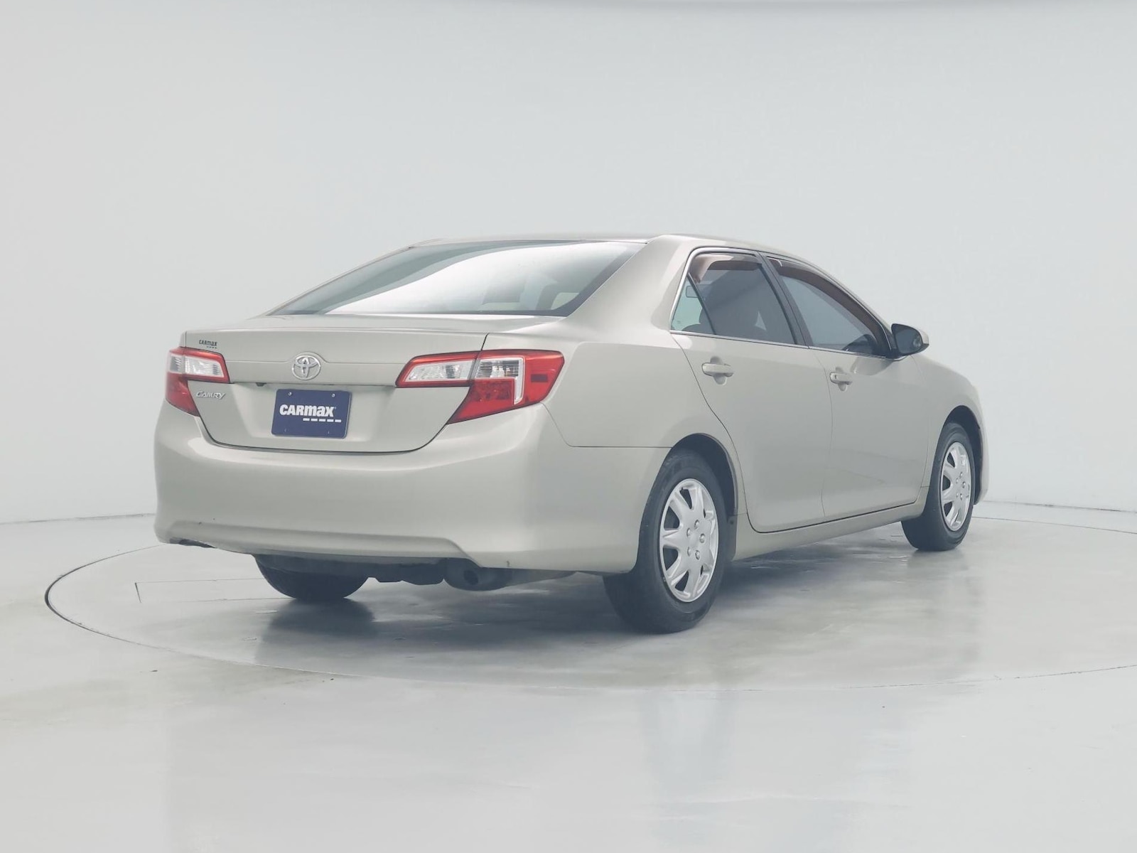2014 Toyota Camry L - Photo 9