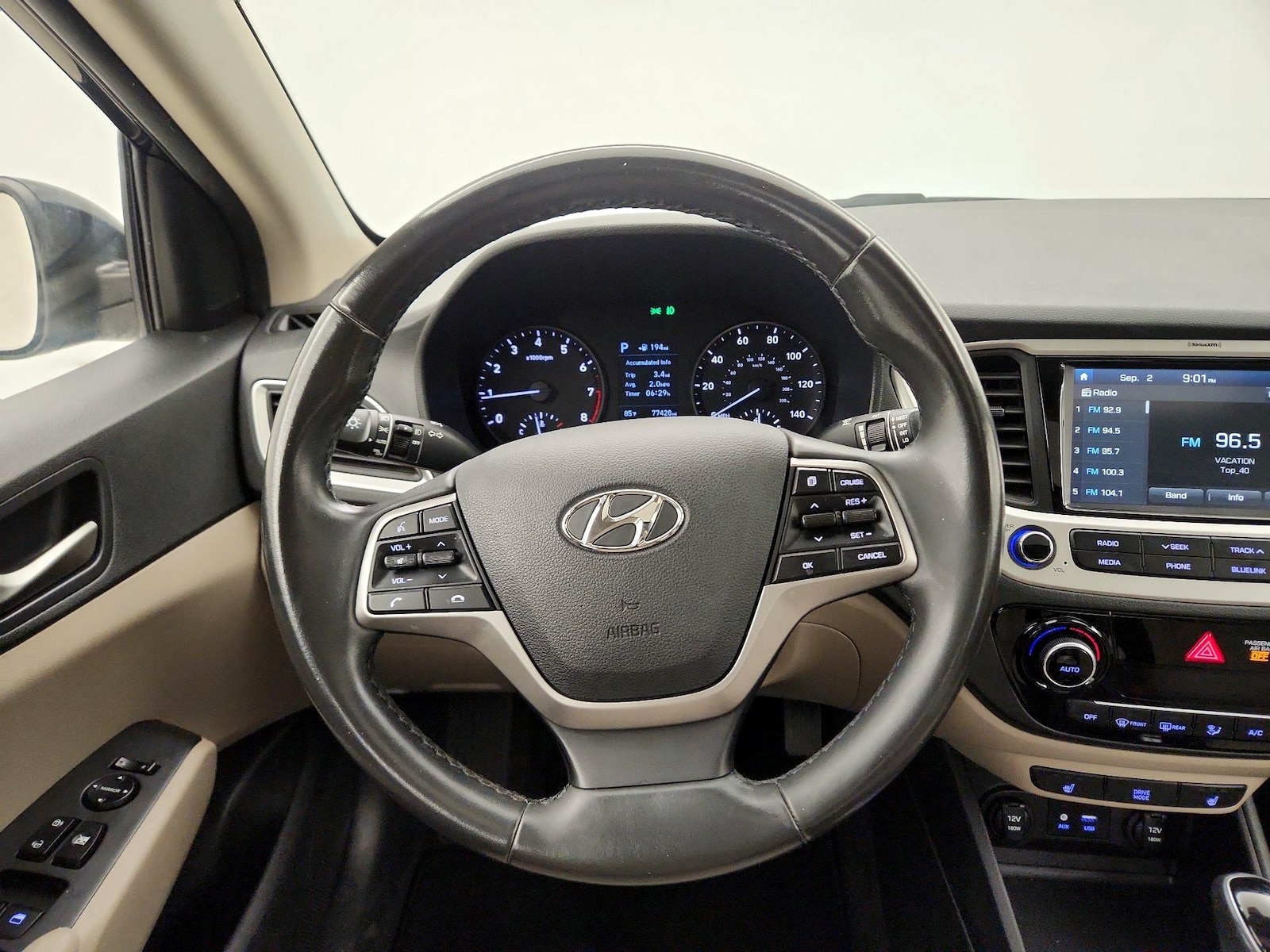 2022 Hyundai Accent Limited - Photo 11