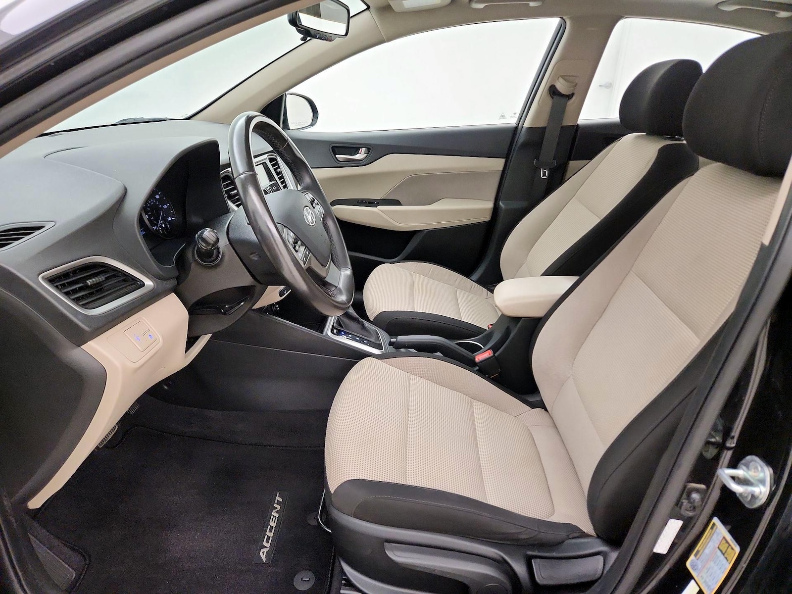 2022 Hyundai Accent Limited - Photo 12