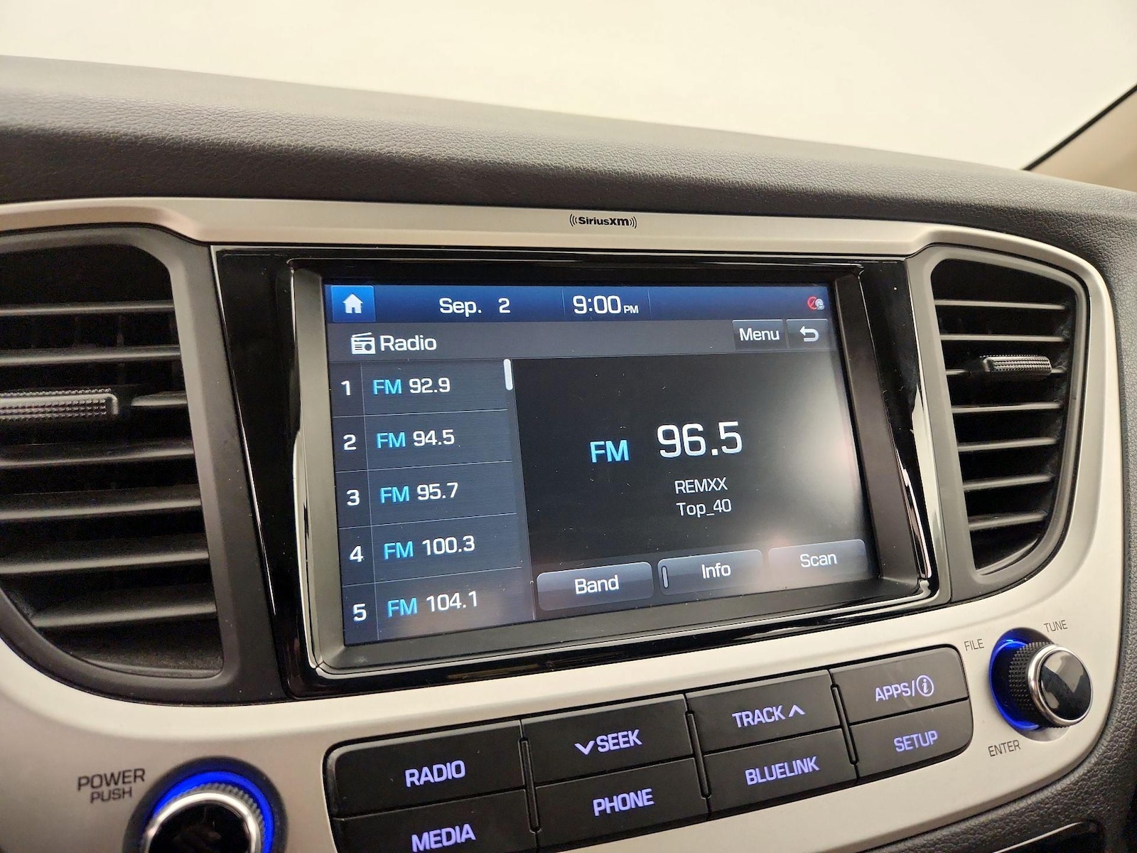 2022 Hyundai Accent Limited - Photo 16
