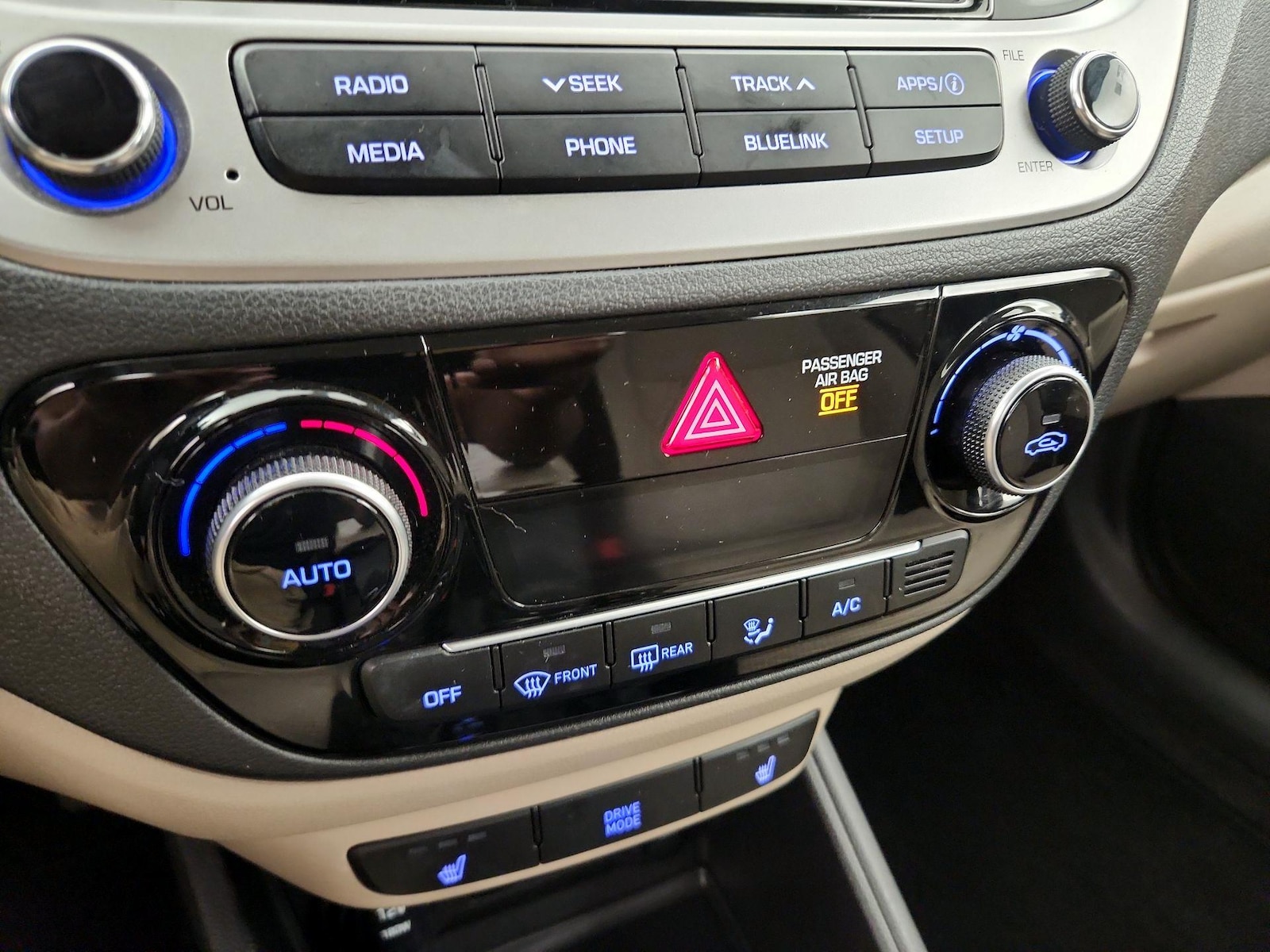 2022 Hyundai Accent Limited - Photo 17