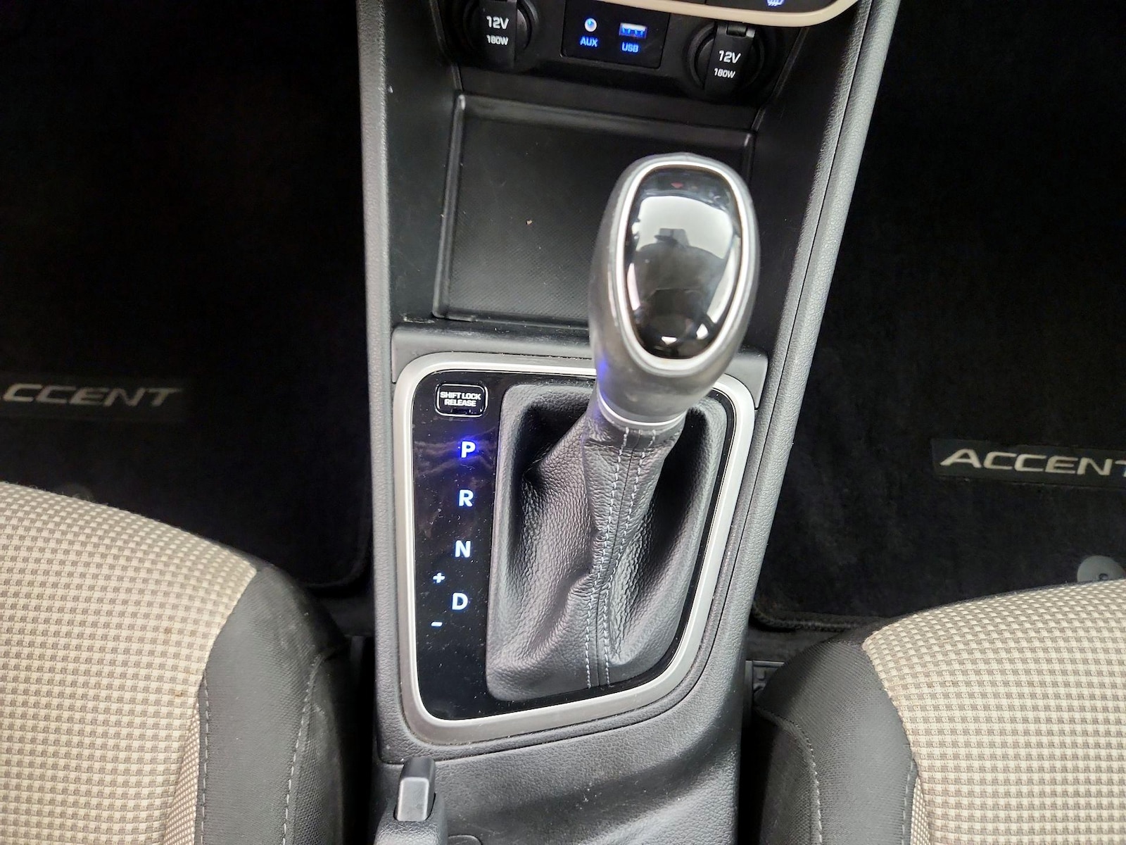 2022 Hyundai Accent Limited - Photo 18