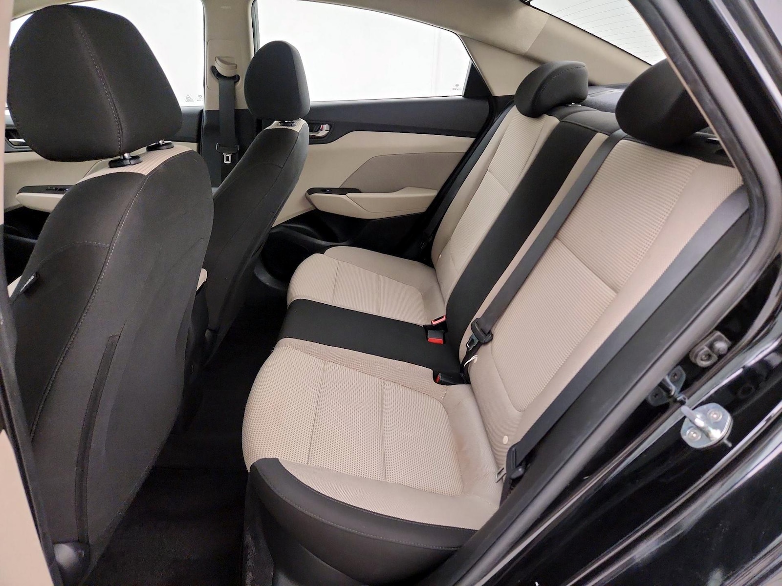 2022 Hyundai Accent Limited - Photo 21