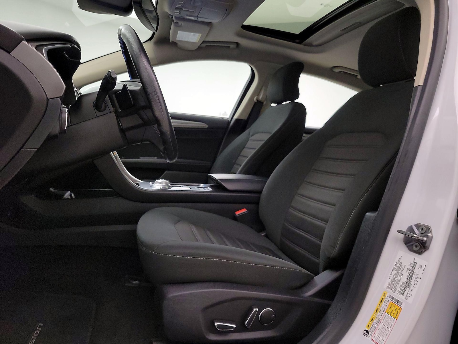 2019 Ford Fusion SE - Photo 12