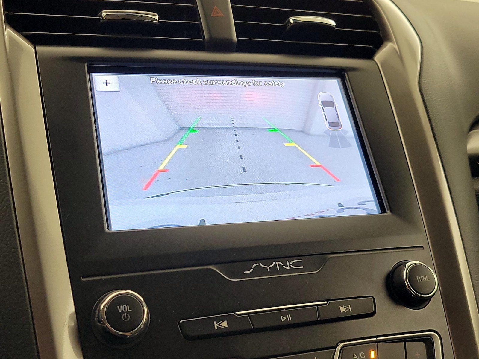 2019 Ford Fusion SE - Photo 16