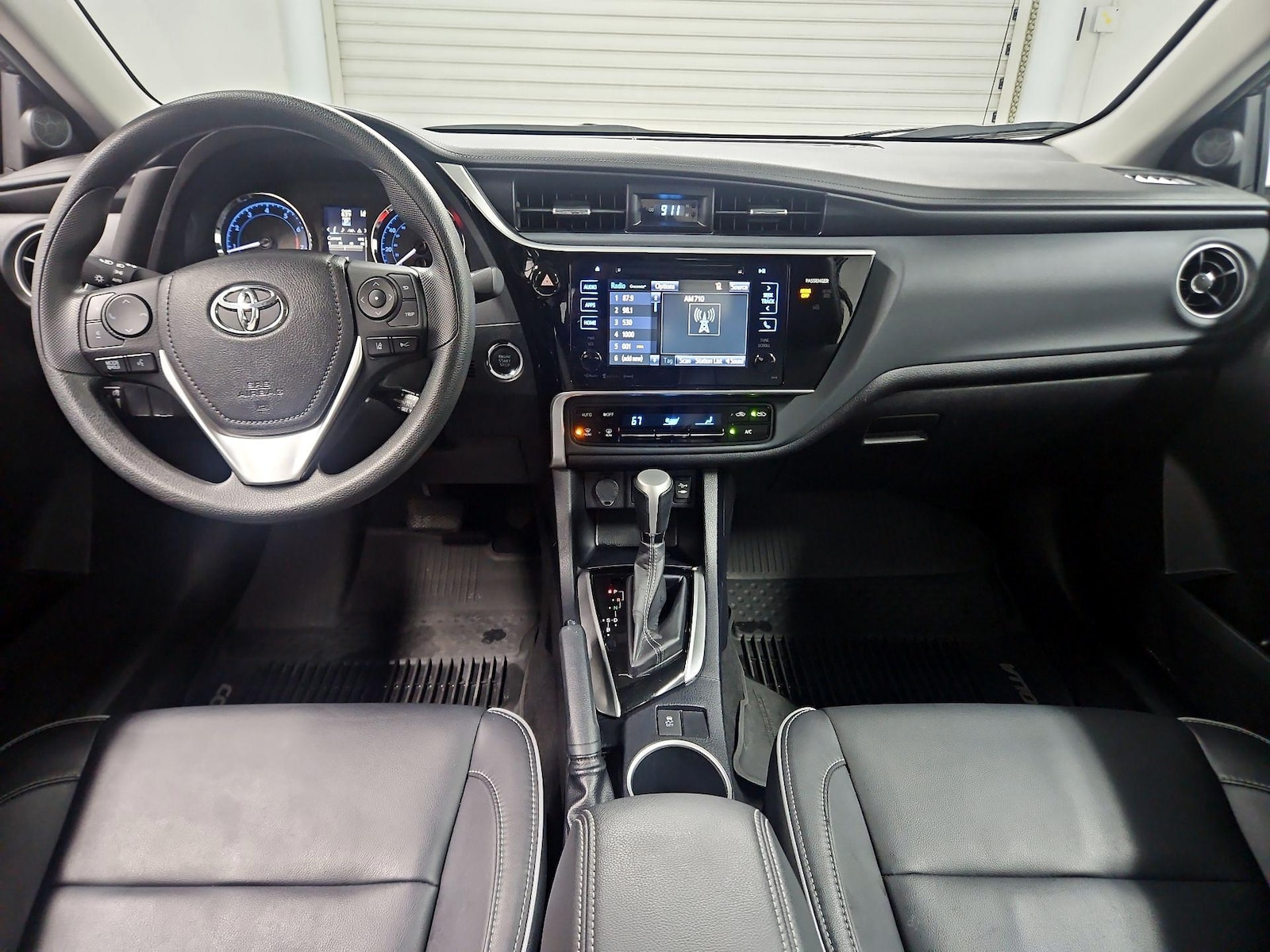 2017 Toyota Corolla XLE - Photo 10