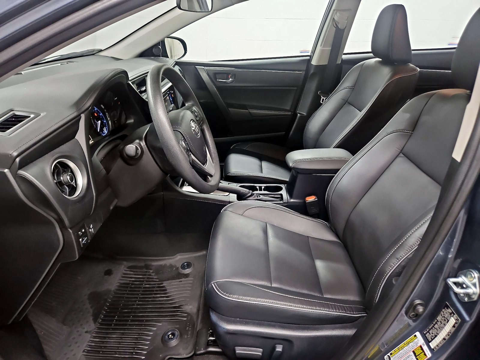 2017 Toyota Corolla XLE - Photo 12