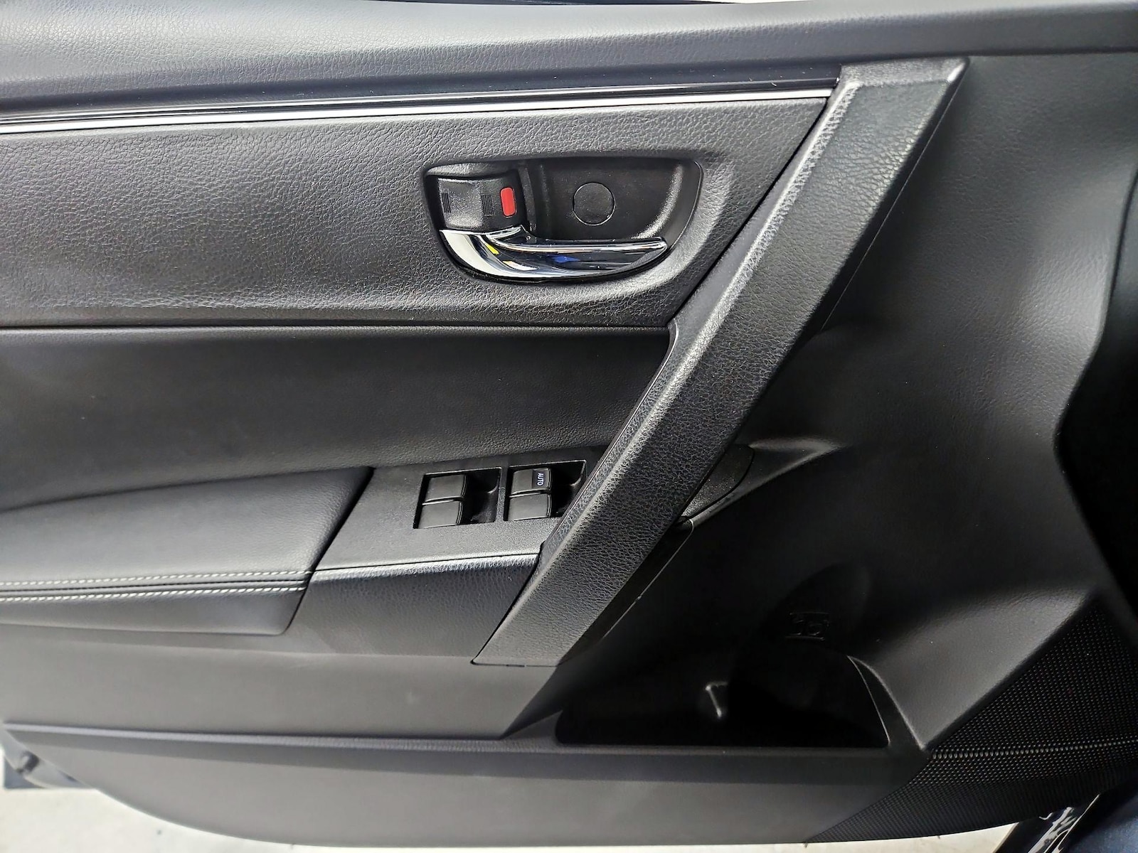 2017 Toyota Corolla XLE - Photo 13