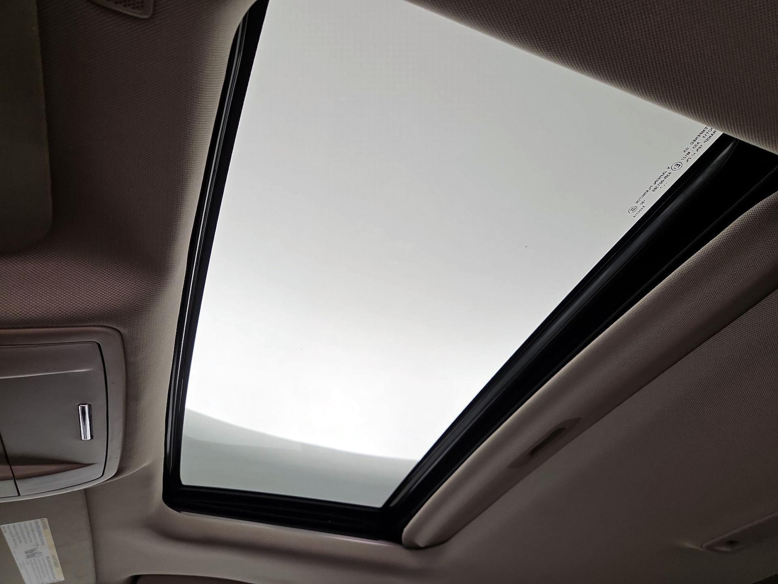 Sunroof(s) & Overhead Airbags