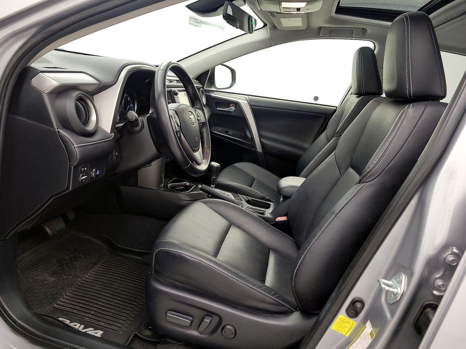 2017 Toyota RAV4 Limited - Photo 12