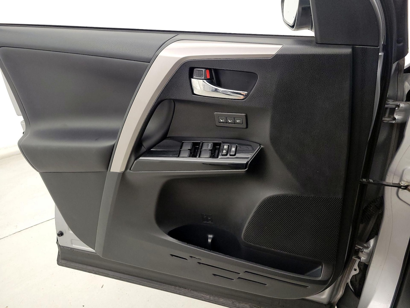 2017 Toyota RAV4 Limited - Photo 13