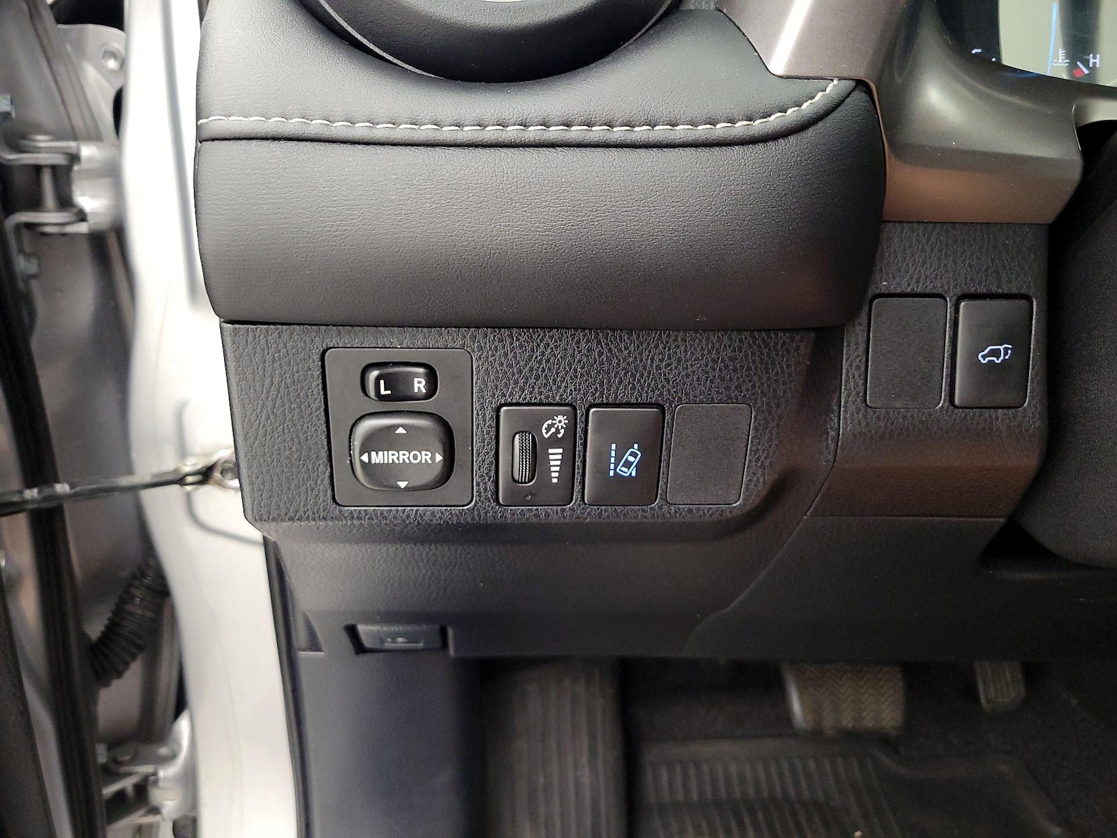 2017 Toyota RAV4 Limited - Photo 14