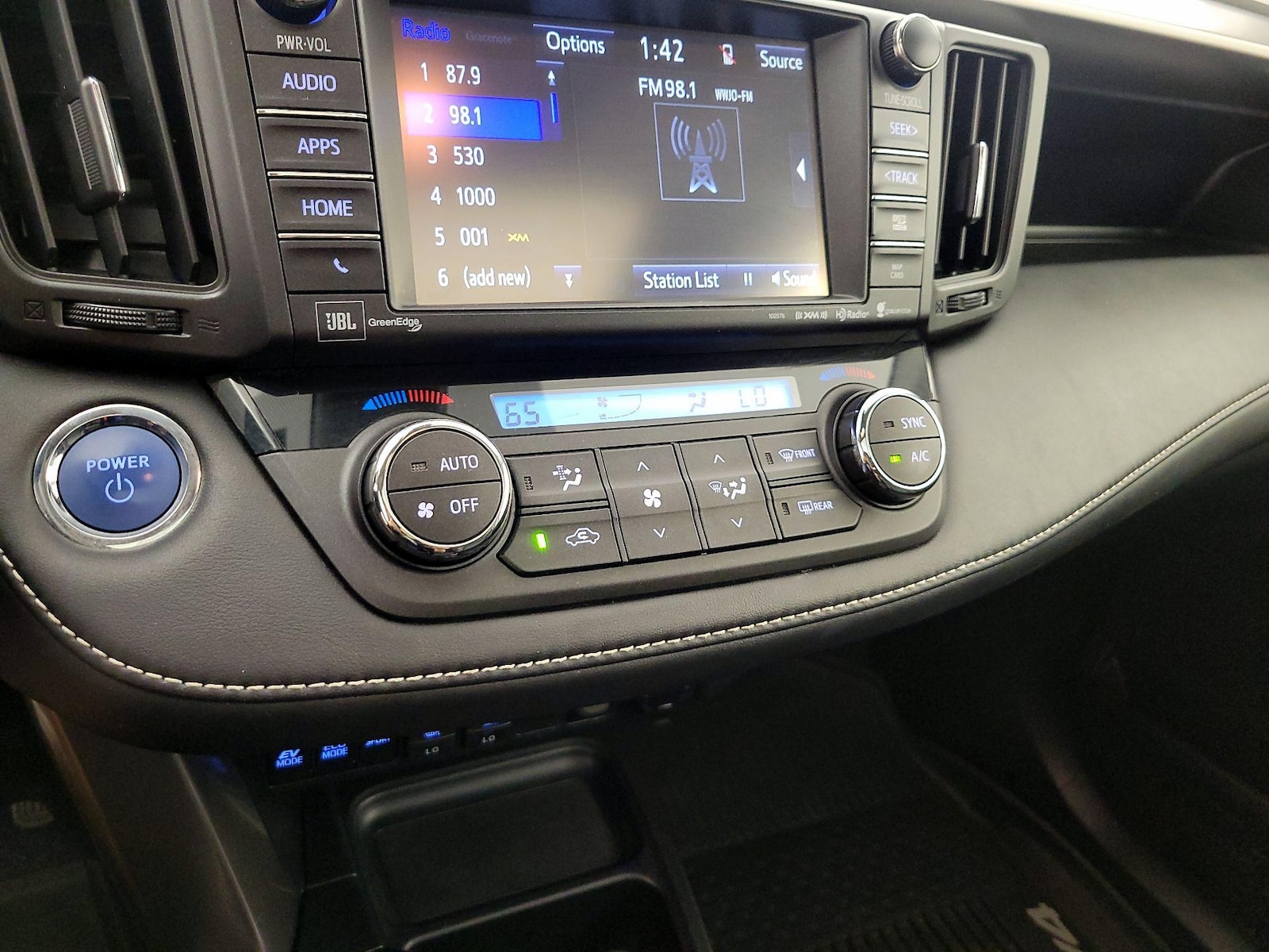 2017 Toyota RAV4 Limited - Photo 17