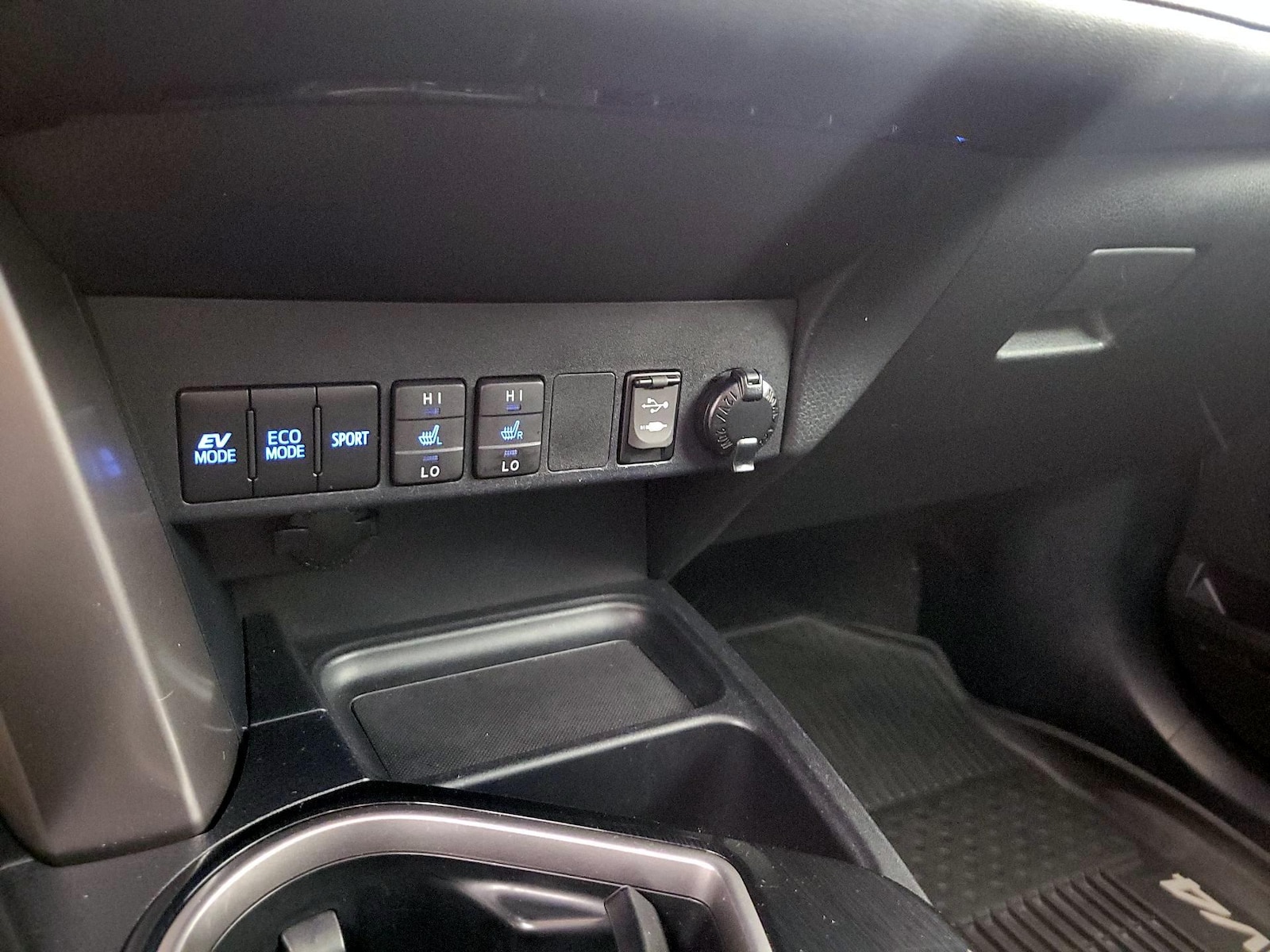 2017 Toyota RAV4 Limited - Photo 19