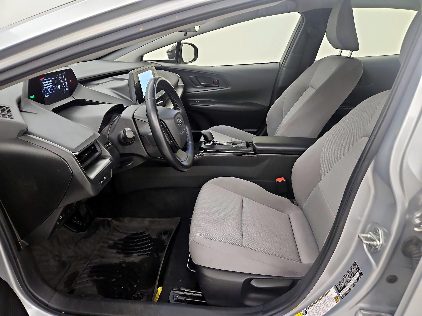 2023 Toyota Prius LE - Photo 12