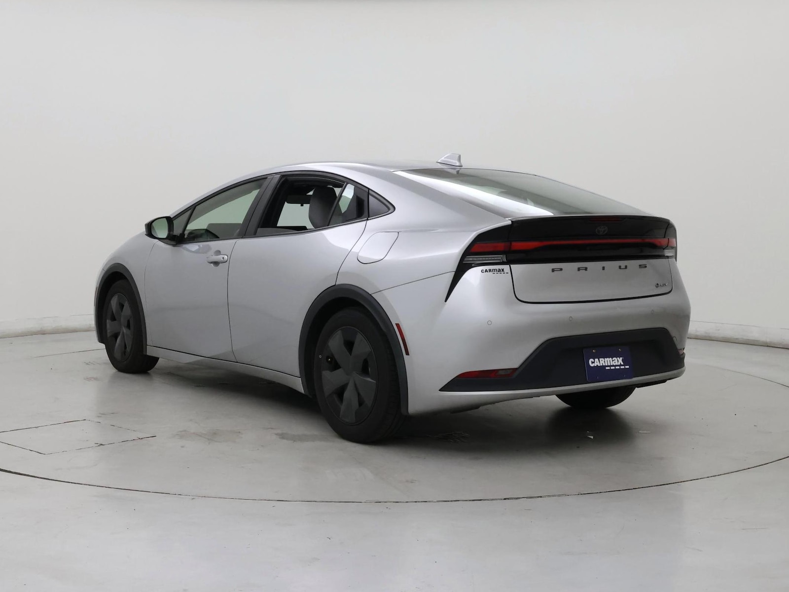 2023 Toyota Prius LE - Photo 3
