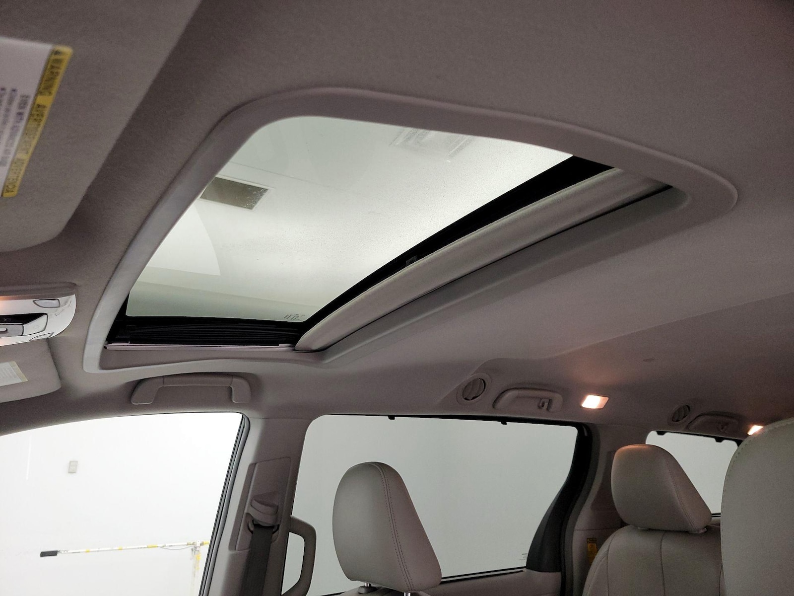 Sunroof(s) & Overhead Airbags